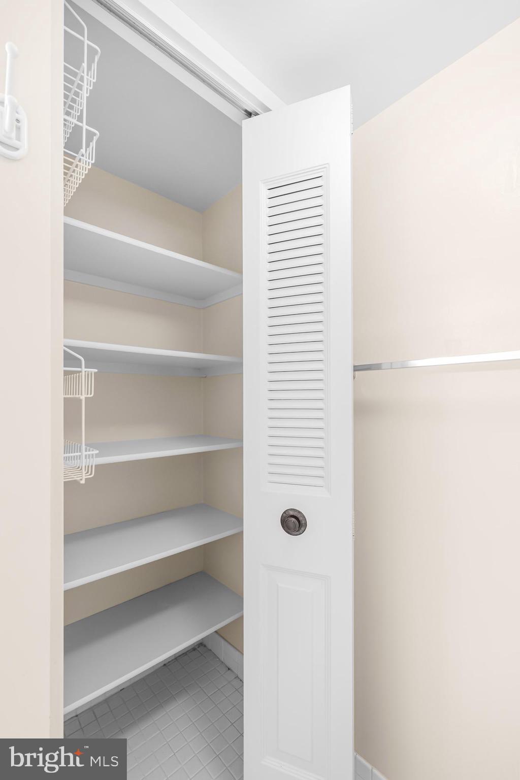 SKYLINE HOUSE - Residential