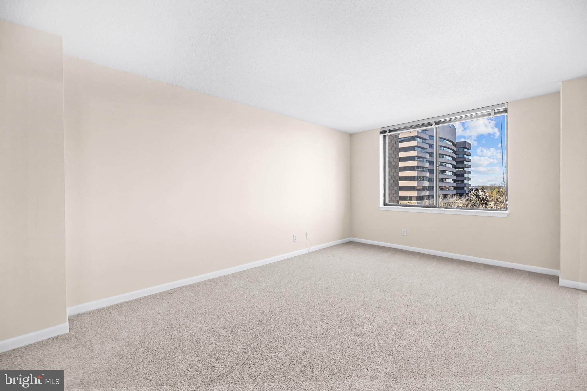 SKYLINE HOUSE - Residential