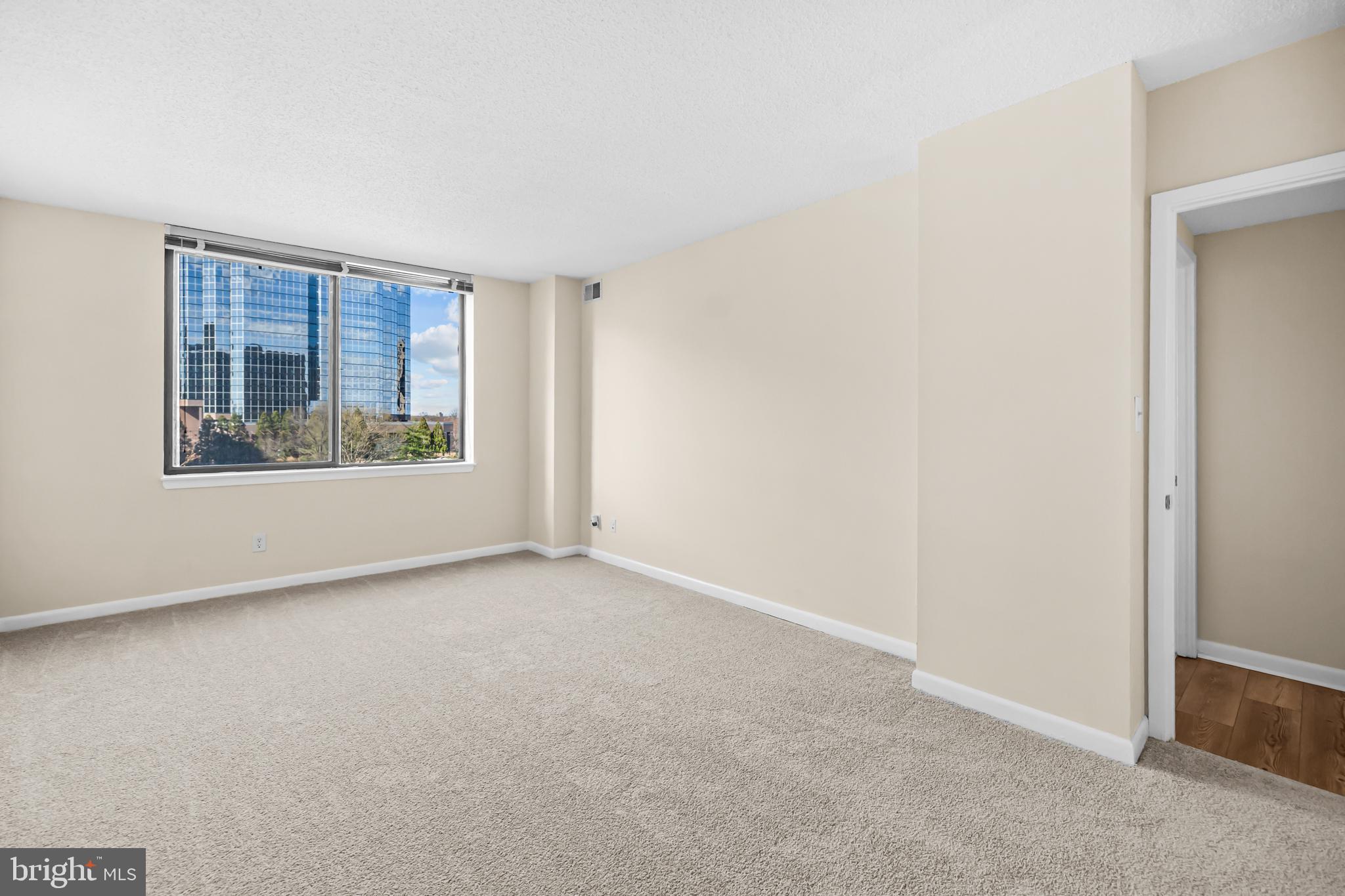 SKYLINE HOUSE - Residential