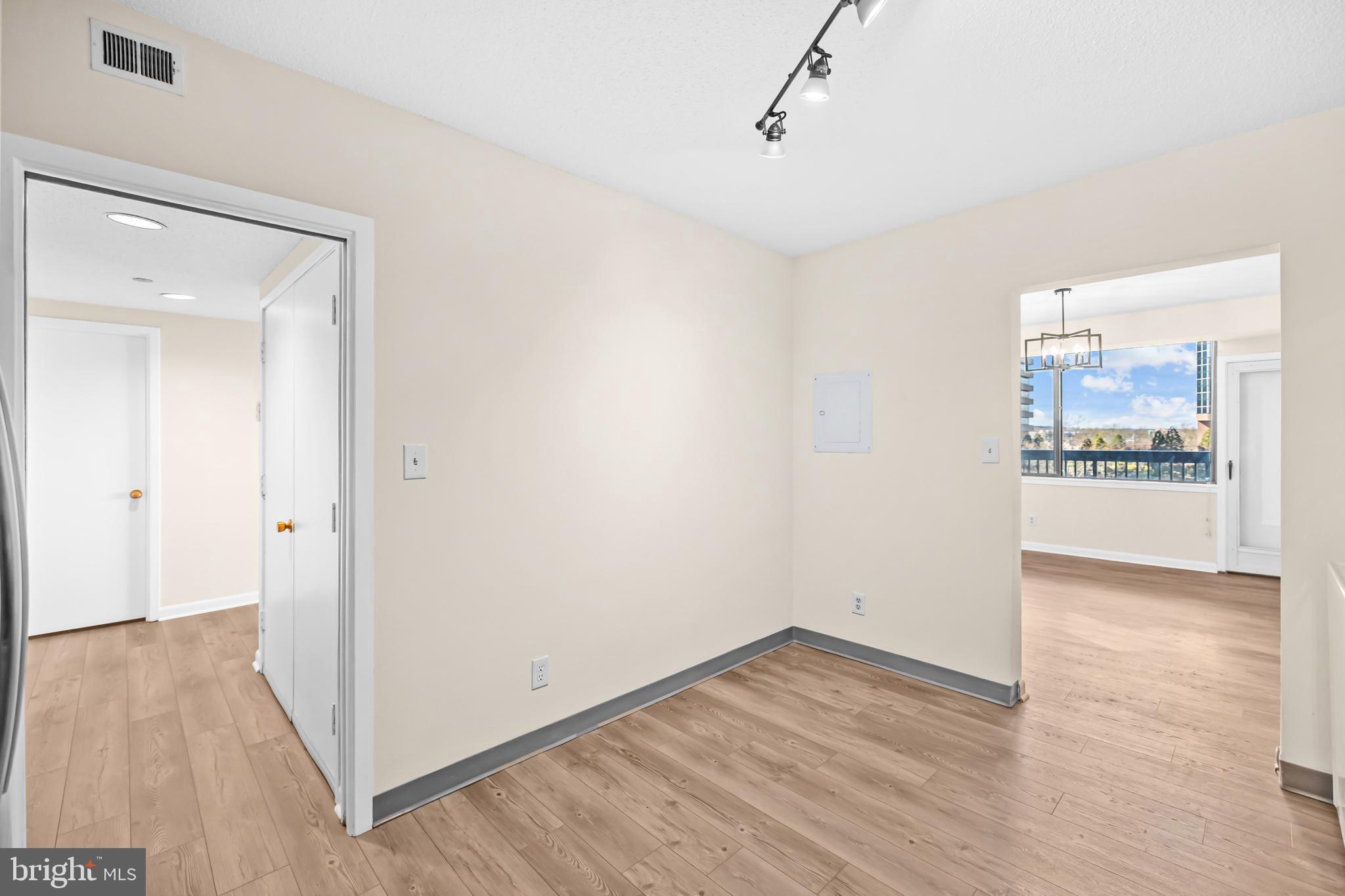 SKYLINE HOUSE - Residential