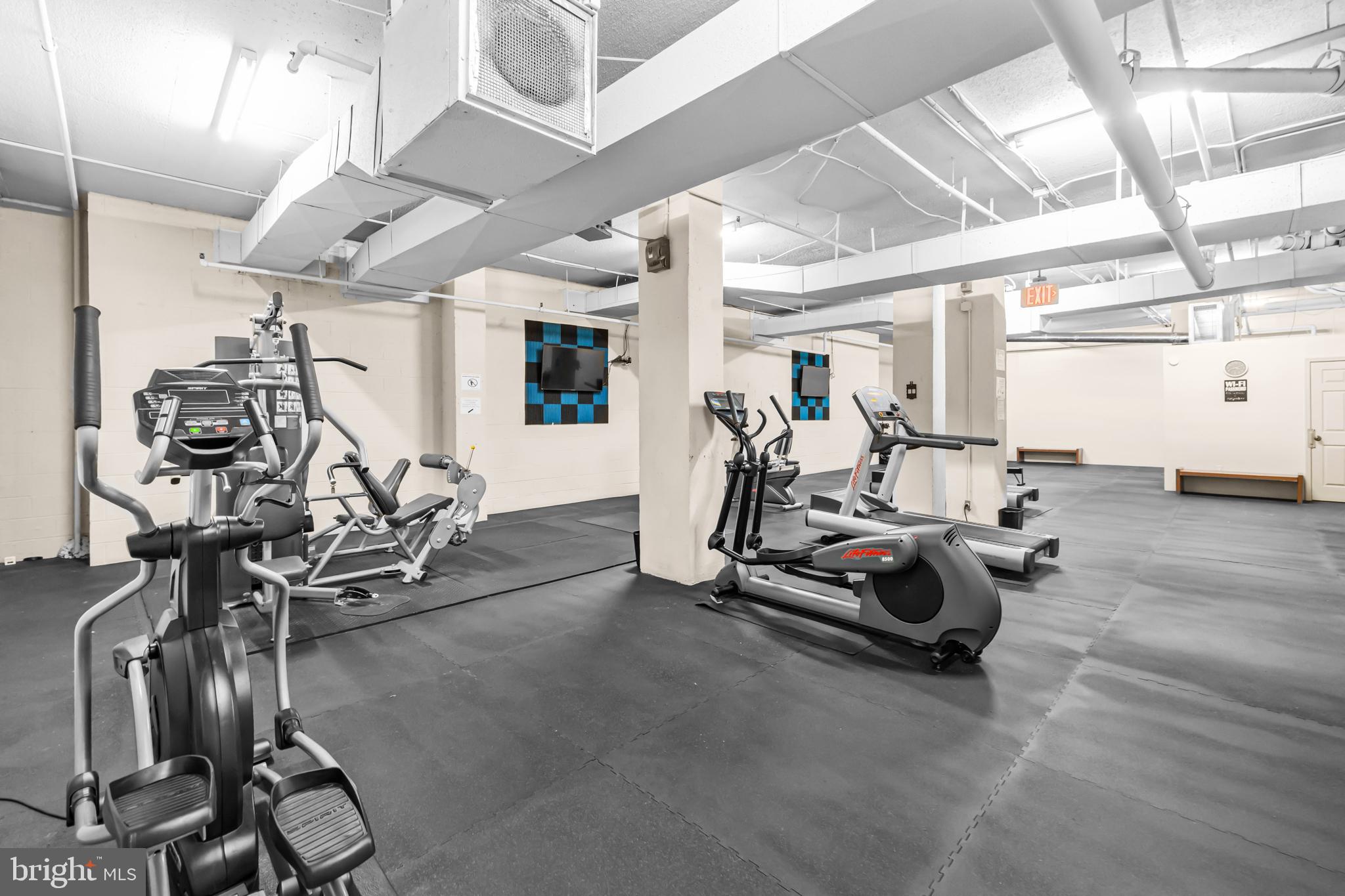 SKYLINE HOUSE - Residential