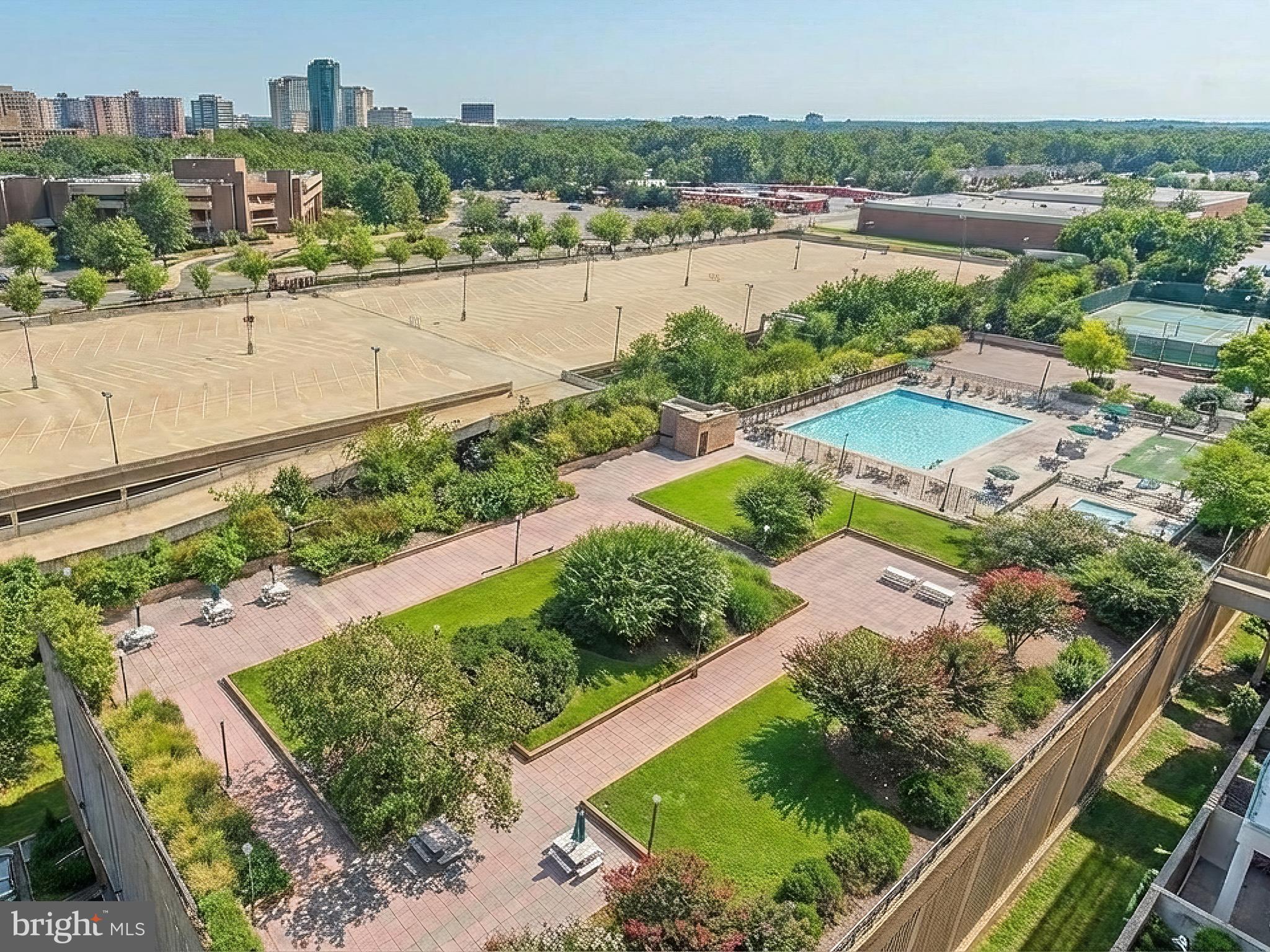 SKYLINE HOUSE - Residential