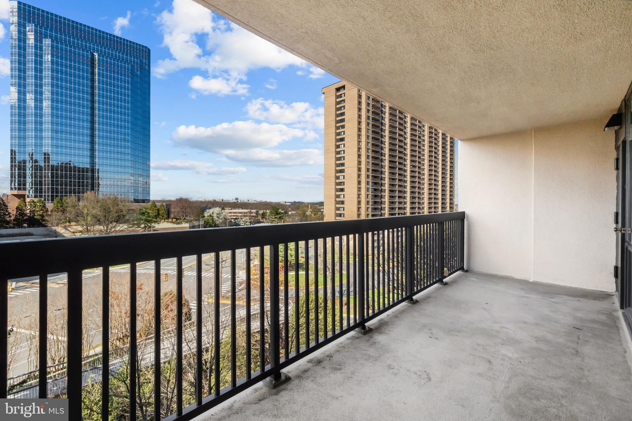 SKYLINE HOUSE - Residential