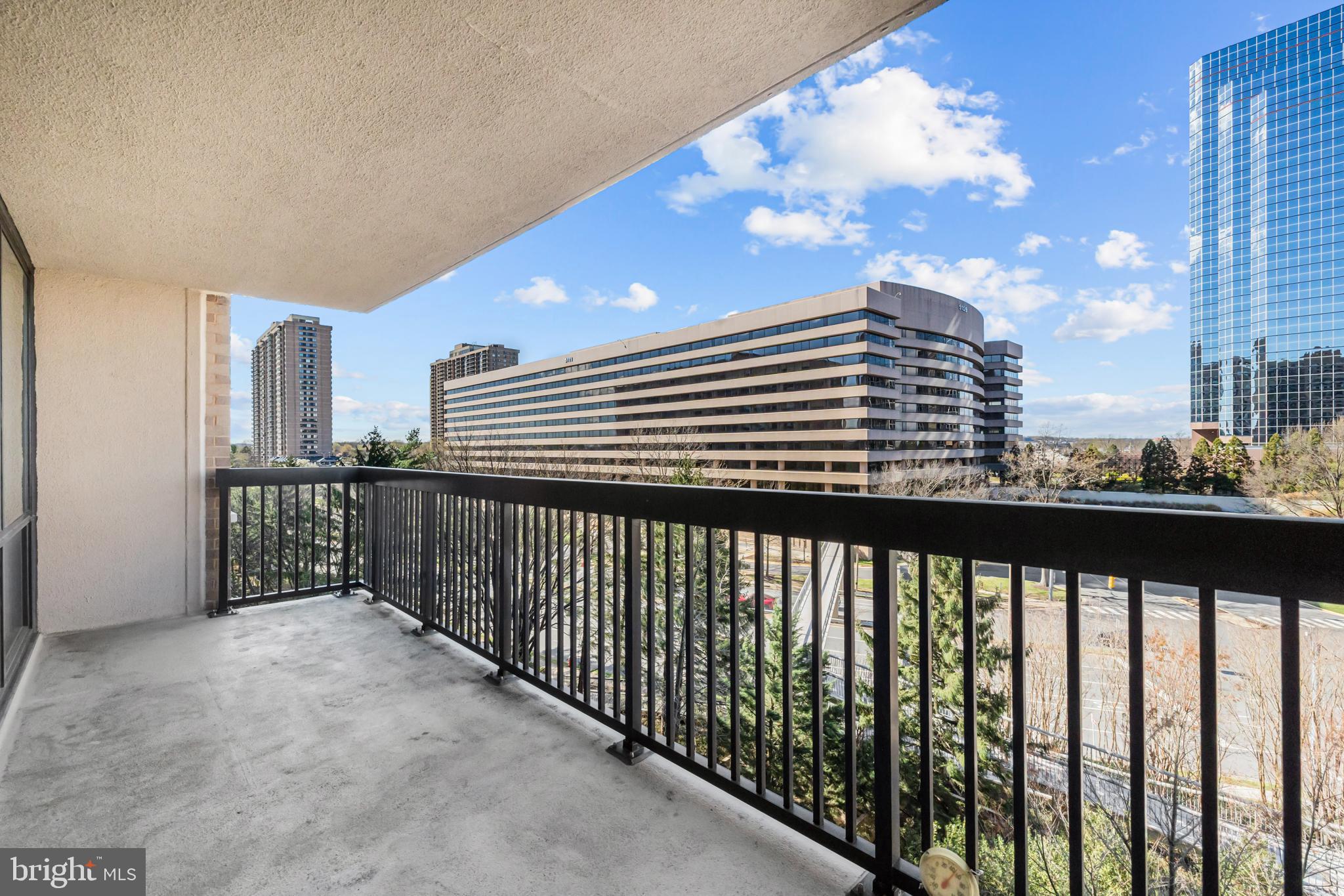 SKYLINE HOUSE - Residential