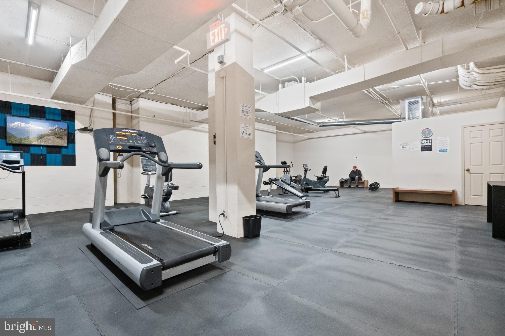 SKYLINE HOUSE - Residential