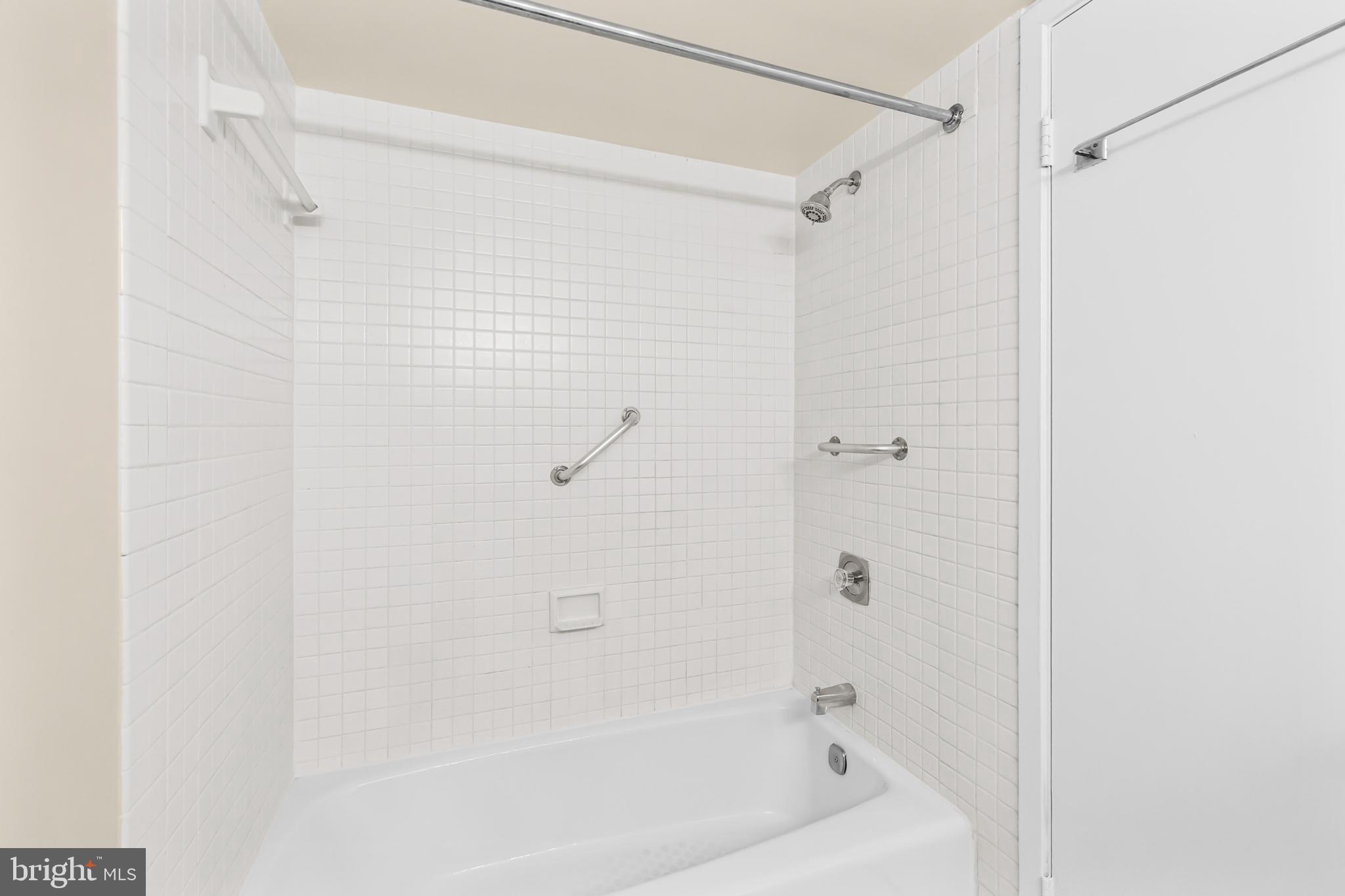 SKYLINE HOUSE - Residential