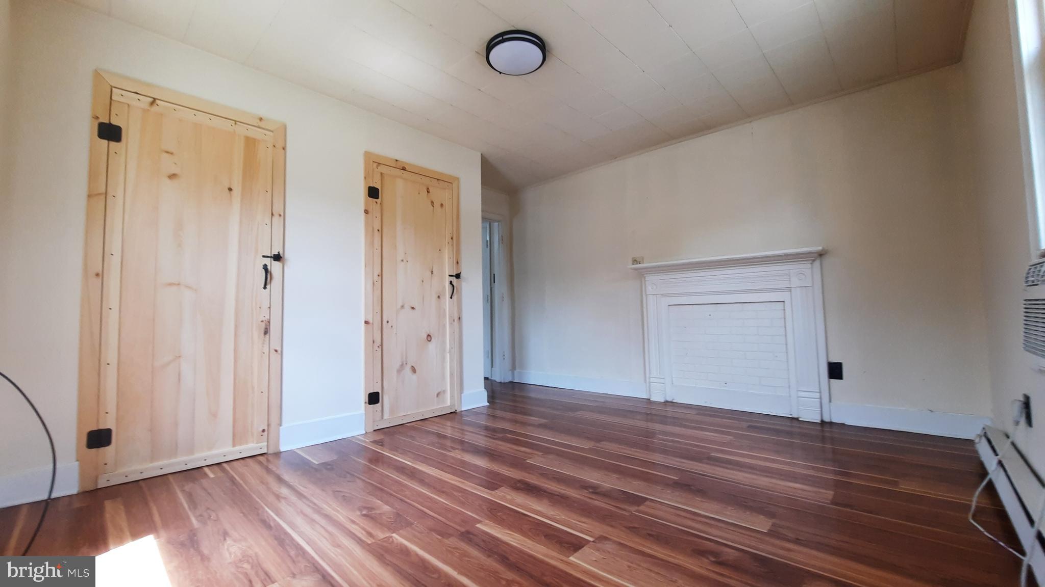 DOWNTOWN FRONT ROYAL - Residential Lease