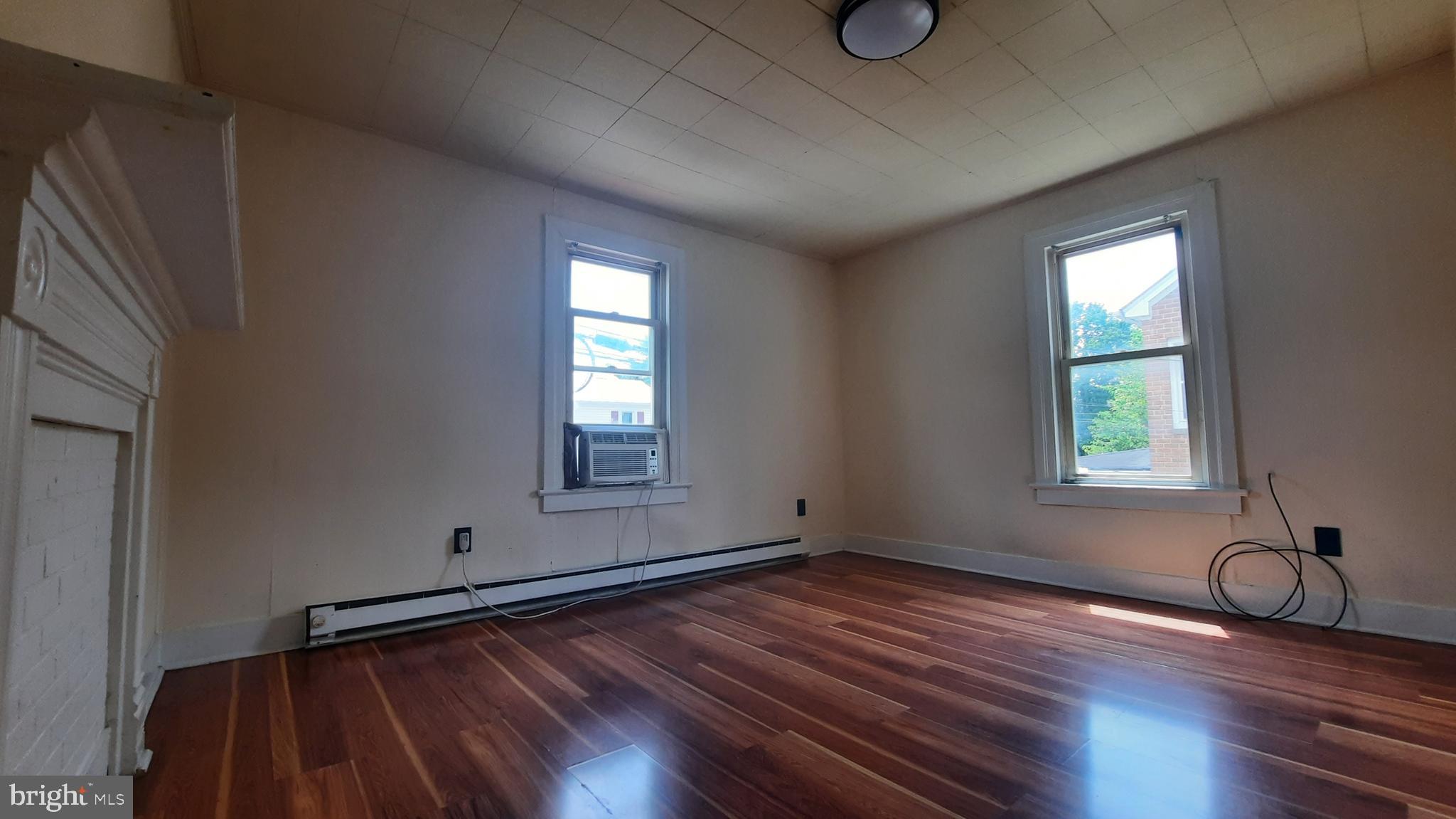 DOWNTOWN FRONT ROYAL - Residential Lease