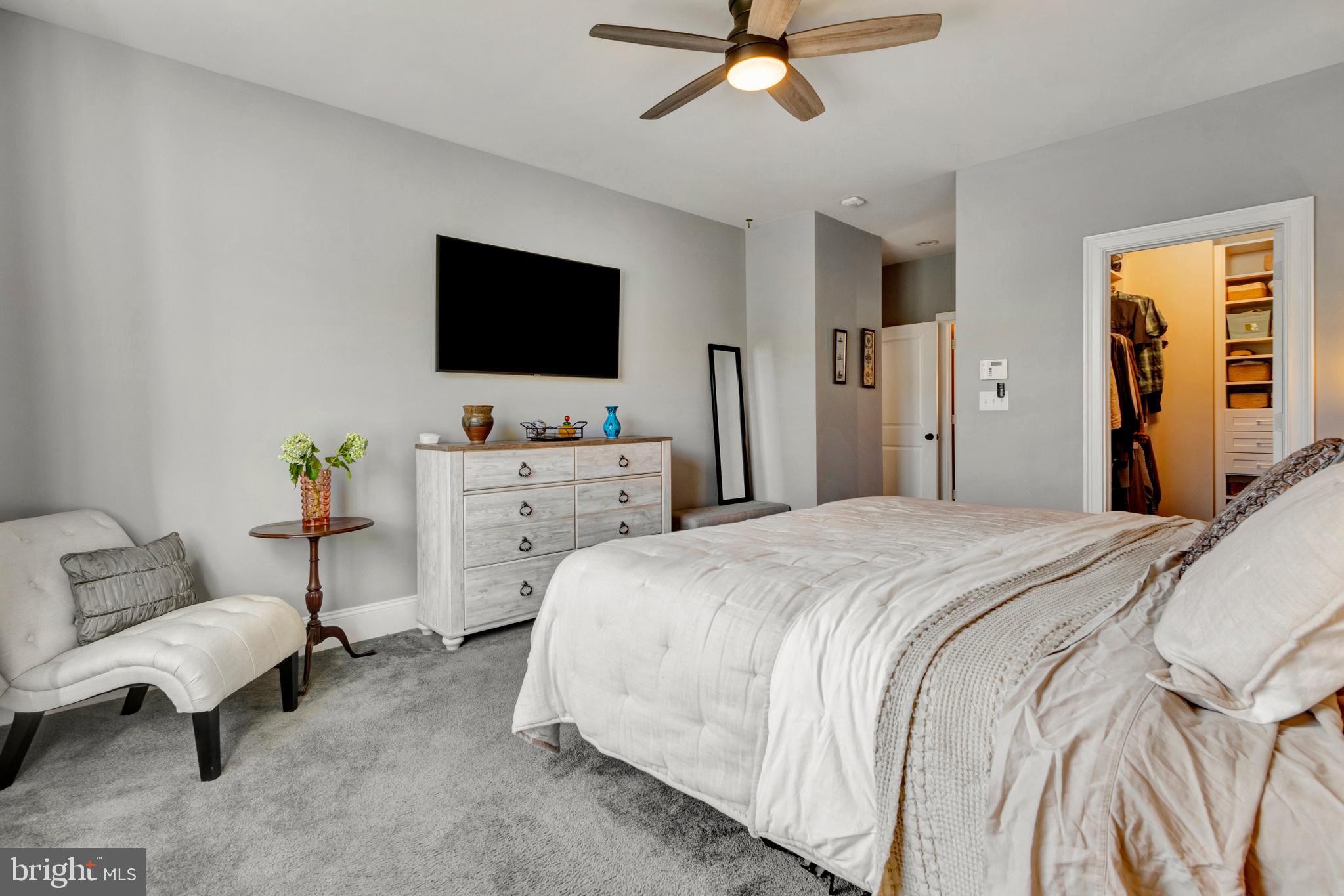 THE SEASONS - Residential