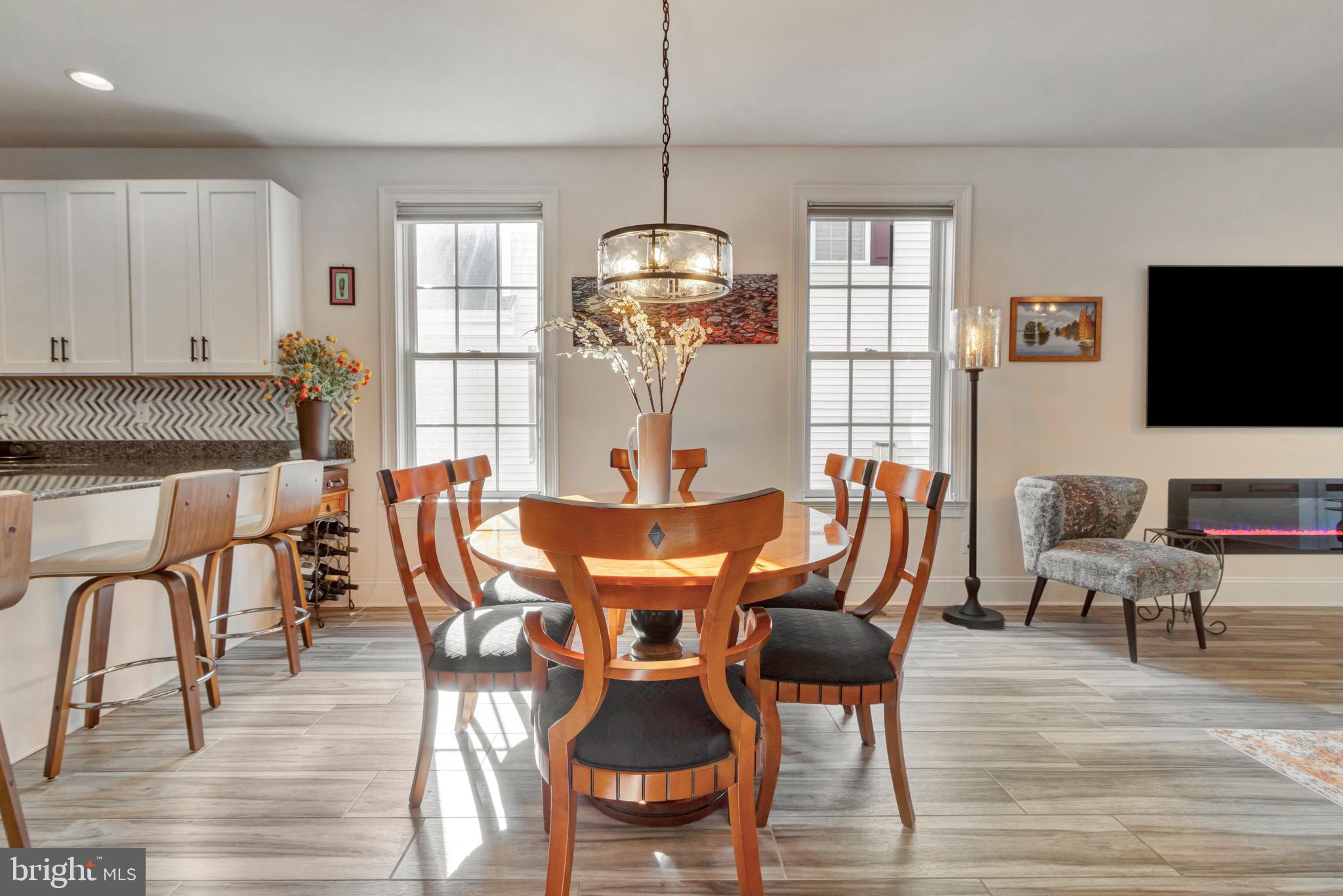 THE SEASONS - Residential