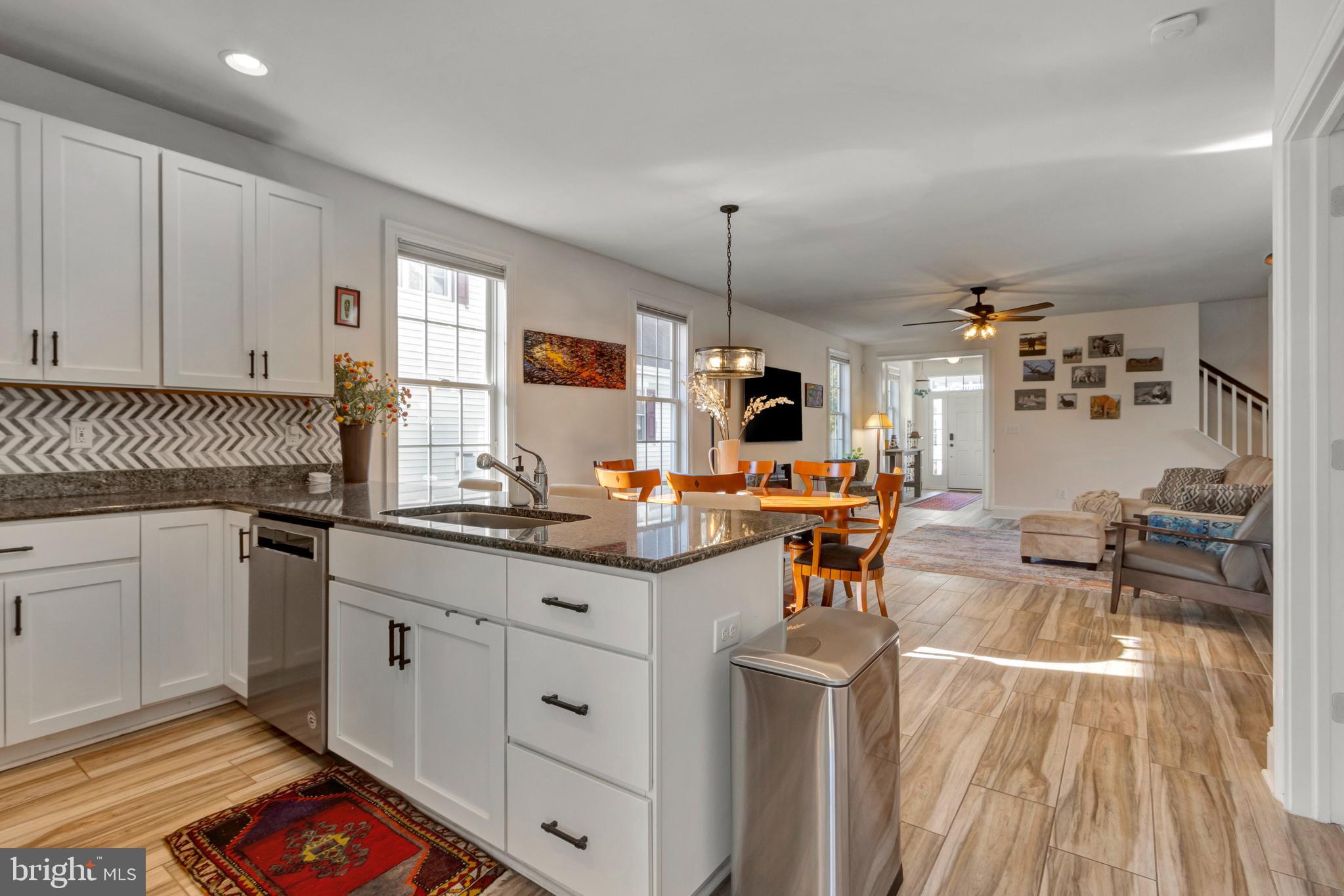 THE SEASONS - Residential