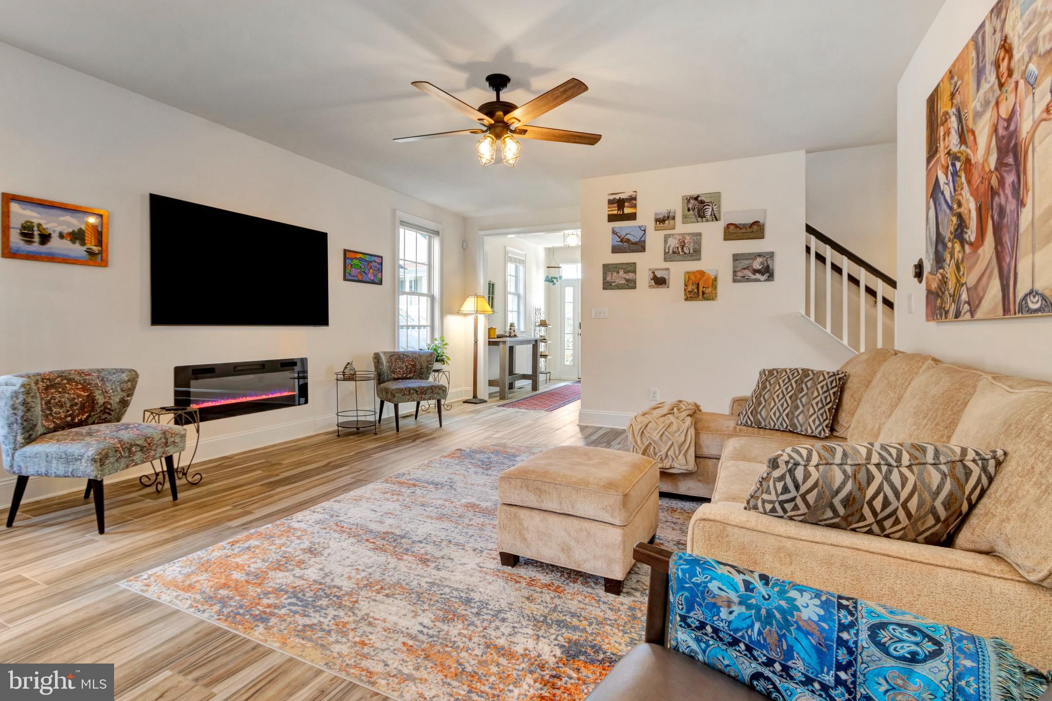 THE SEASONS - Residential