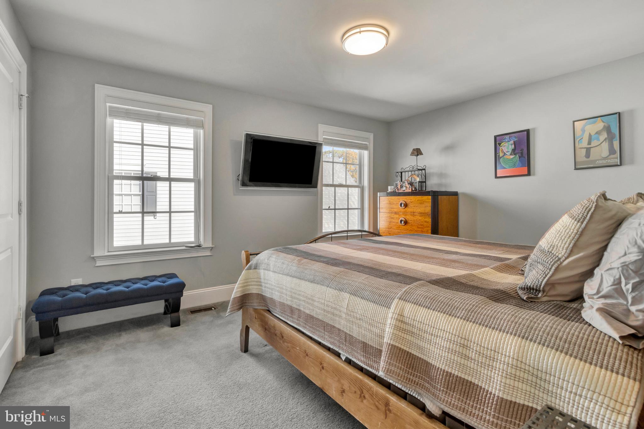 THE SEASONS - Residential