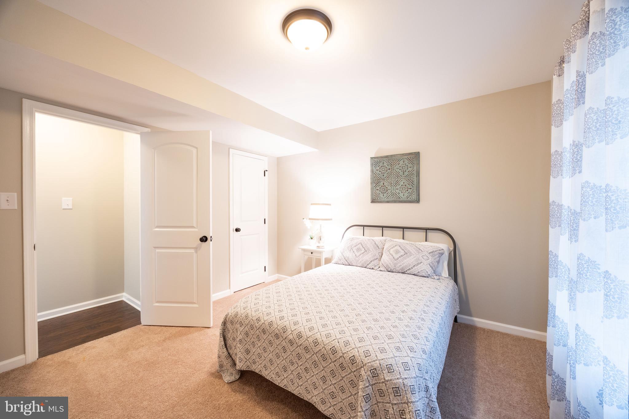 RED HILL - Residential