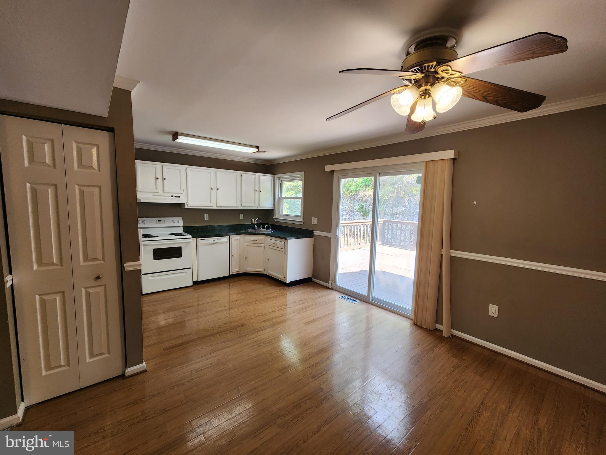 RIVERCHASE - Residential