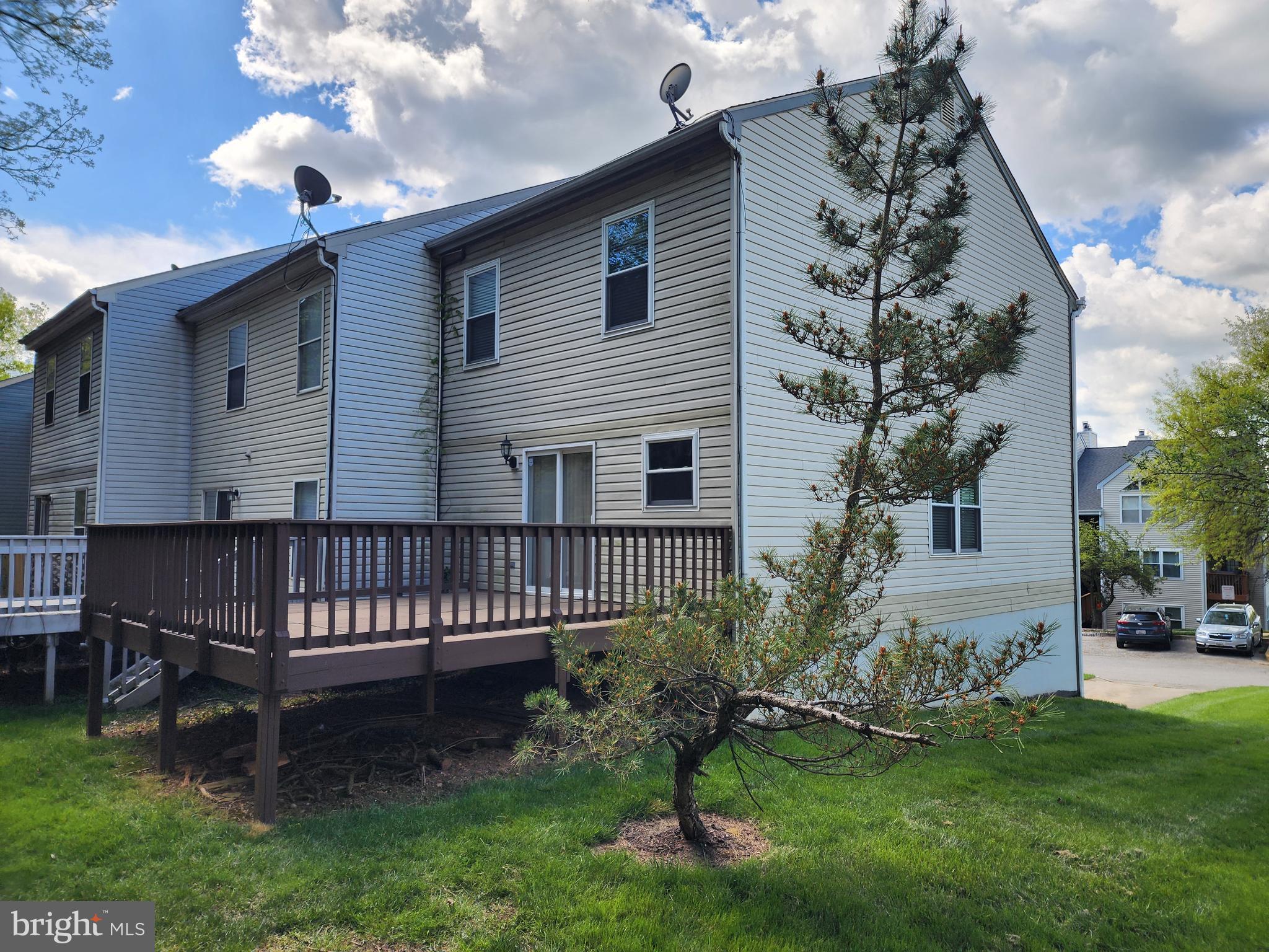 RIVERCHASE - Residential