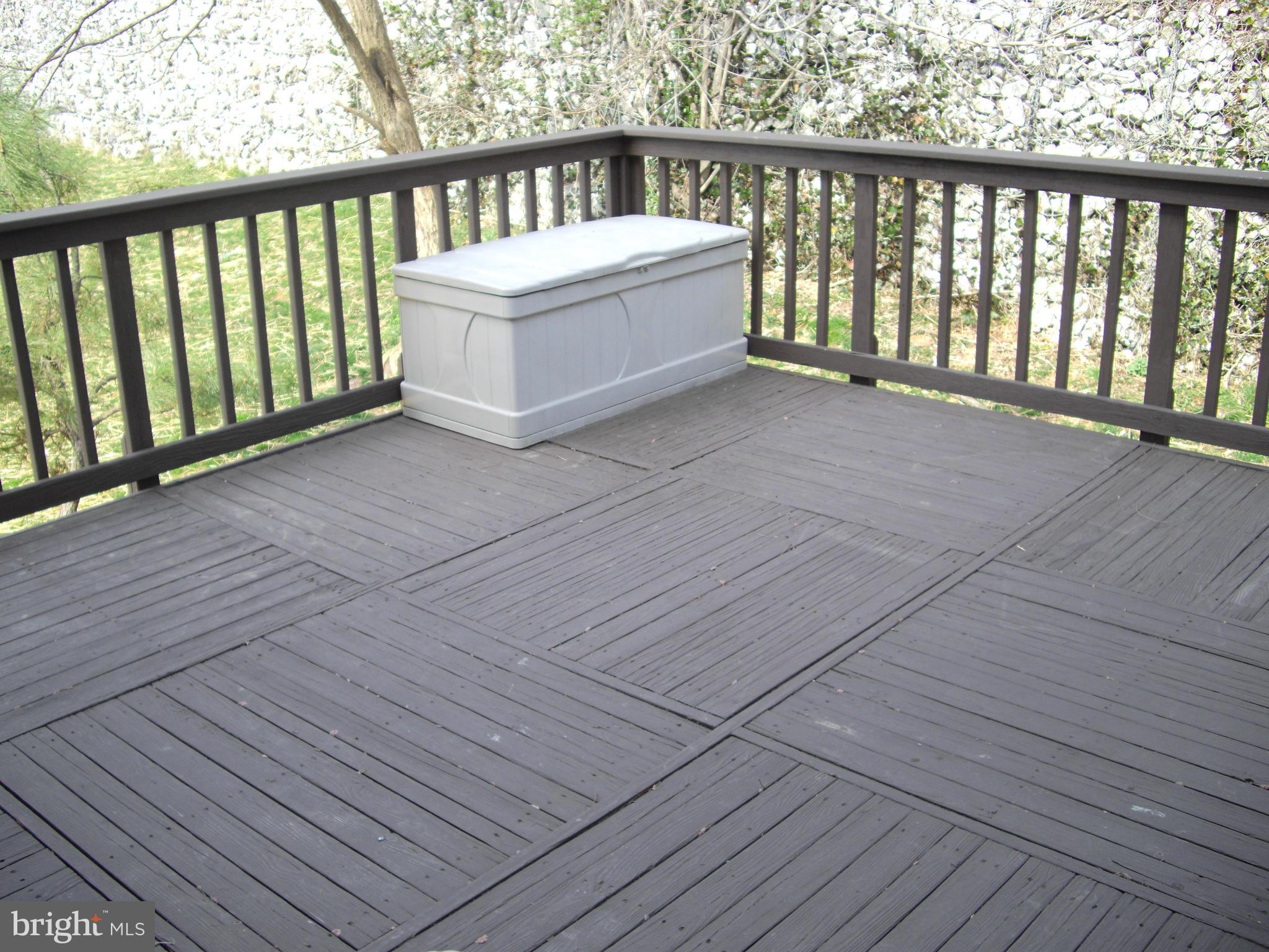 RIVERCHASE - Residential