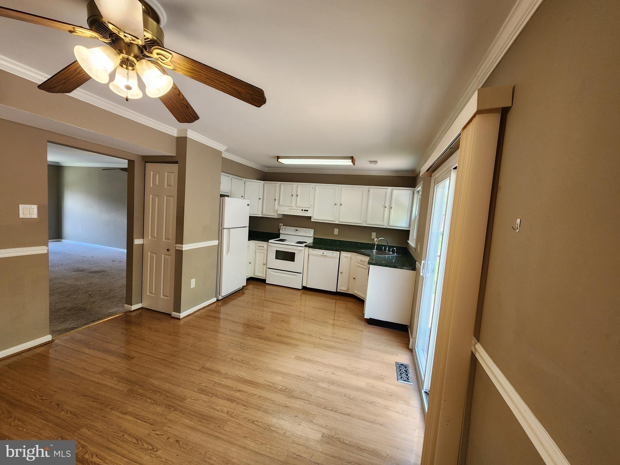 RIVERCHASE - Residential