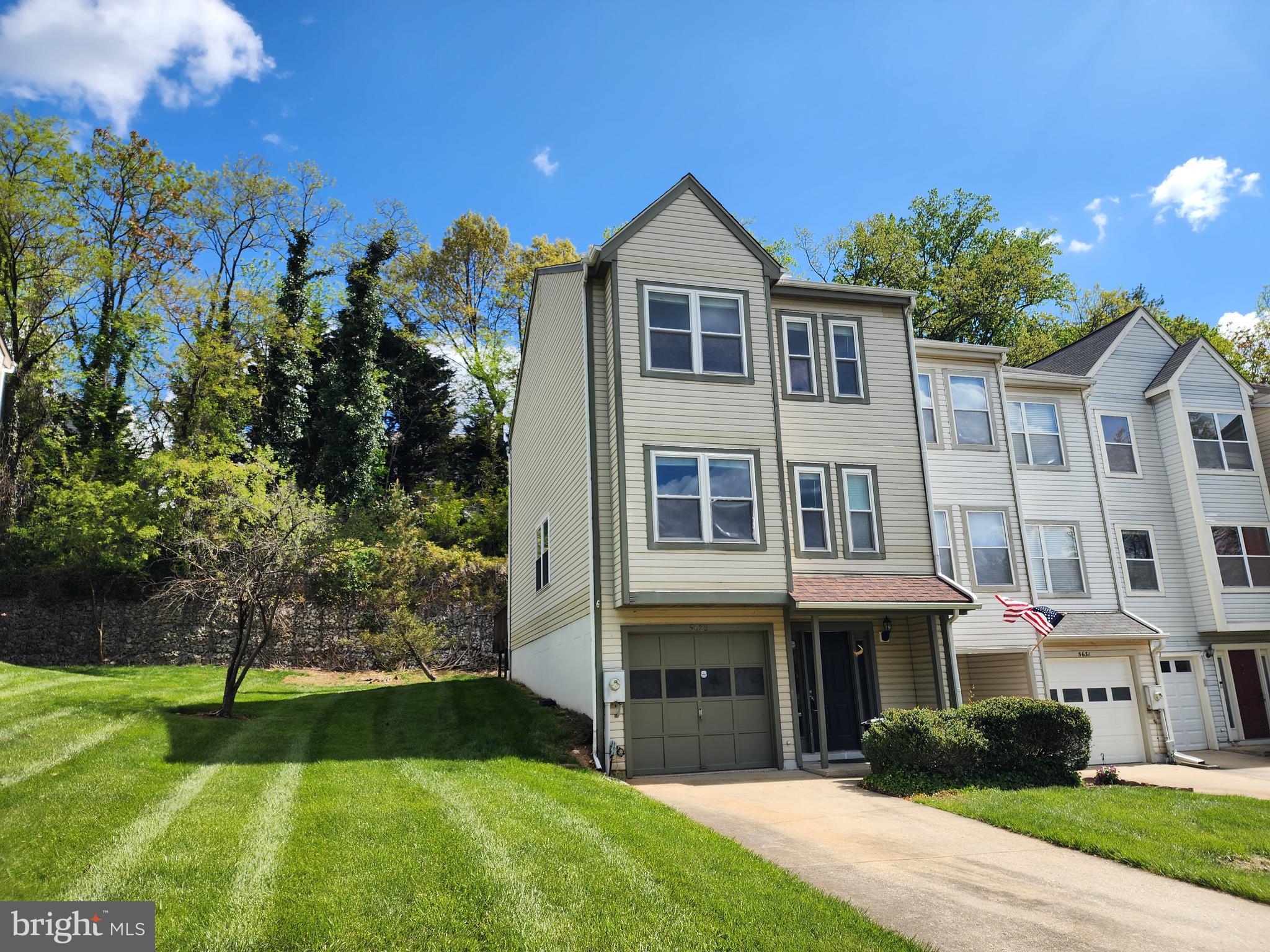 RIVERCHASE - Residential