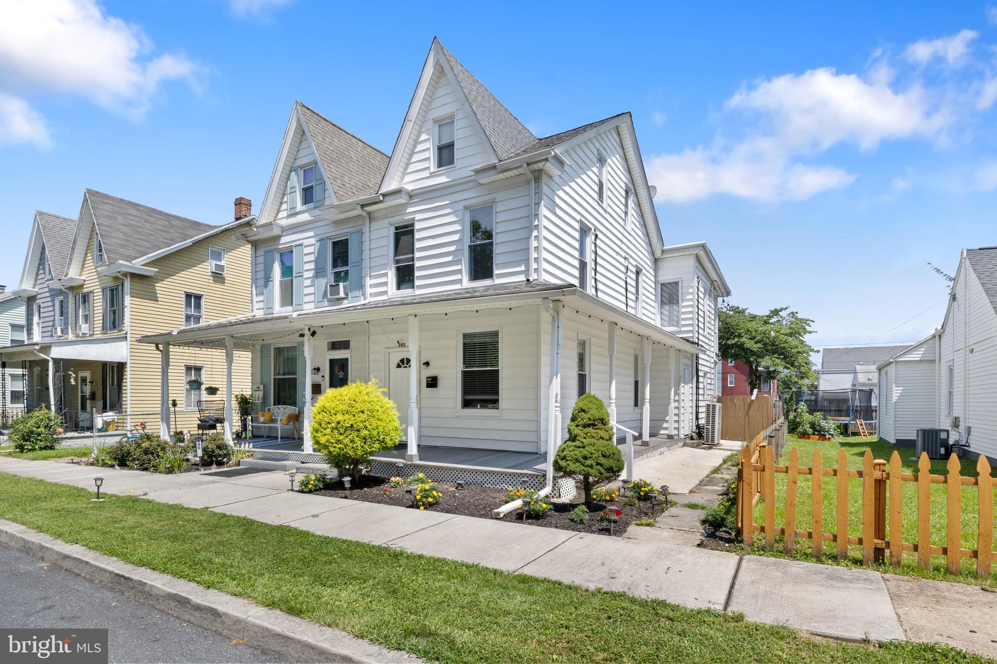 492 ELIZABETH STREET