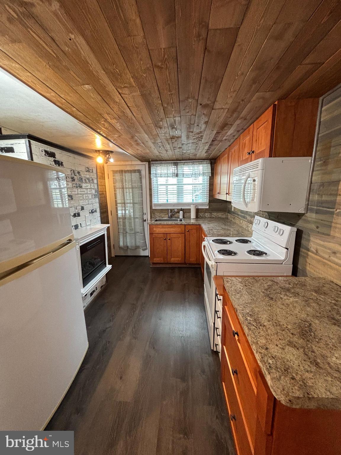 THE POINT - Residential Lease