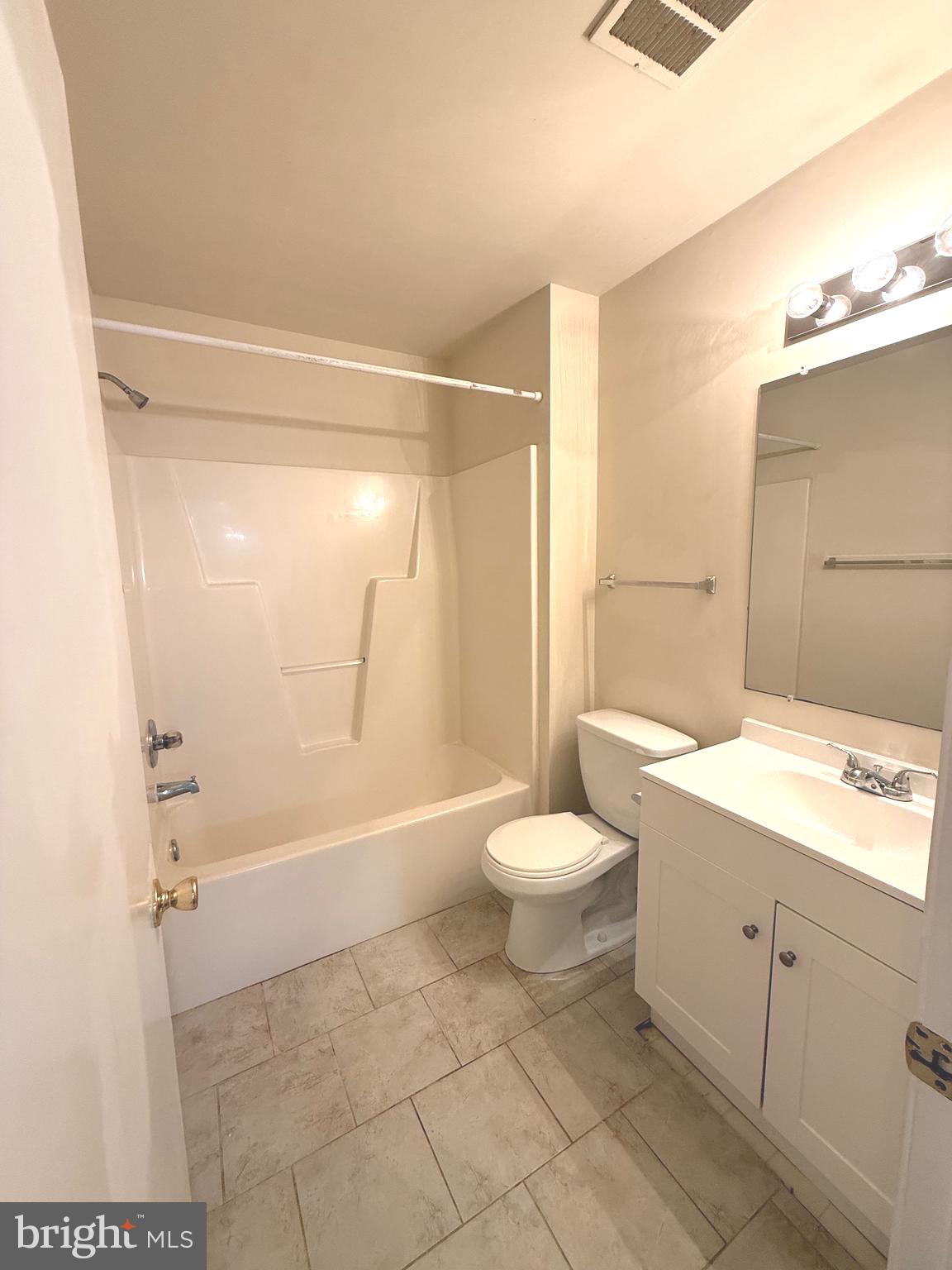 CARRIAGE POINTE AT AQUIA - Residential Lease