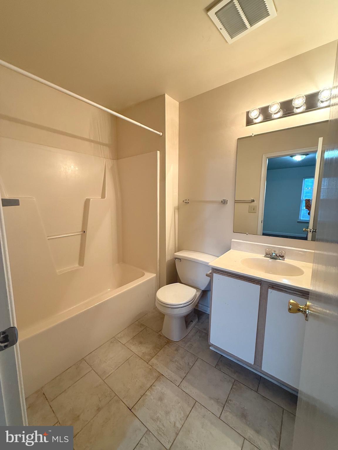 CARRIAGE POINTE AT AQUIA - Residential Lease