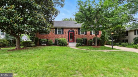 Photo of 1902 Stirrup Lane, ALEXANDRIA, VA 22308 (MLS # VAFX2304020)