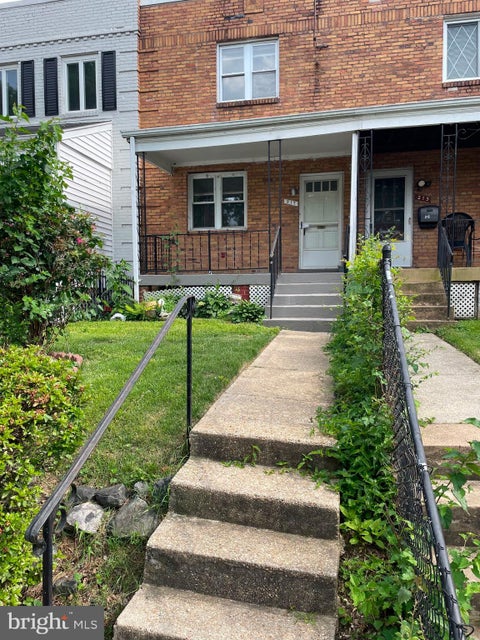 Photo of 217 Lynhaven Drive, ALEXANDRIA, VA 22305 (MLS # VAAX2065358)