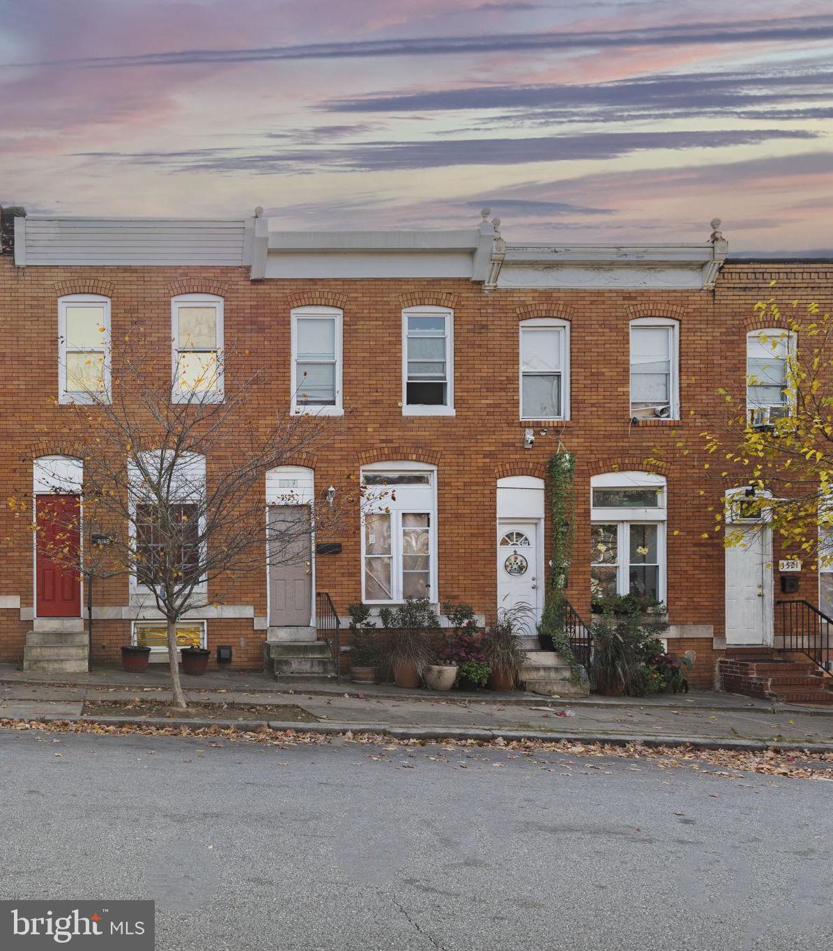 3527 E FAIRMOUNT AVENUE