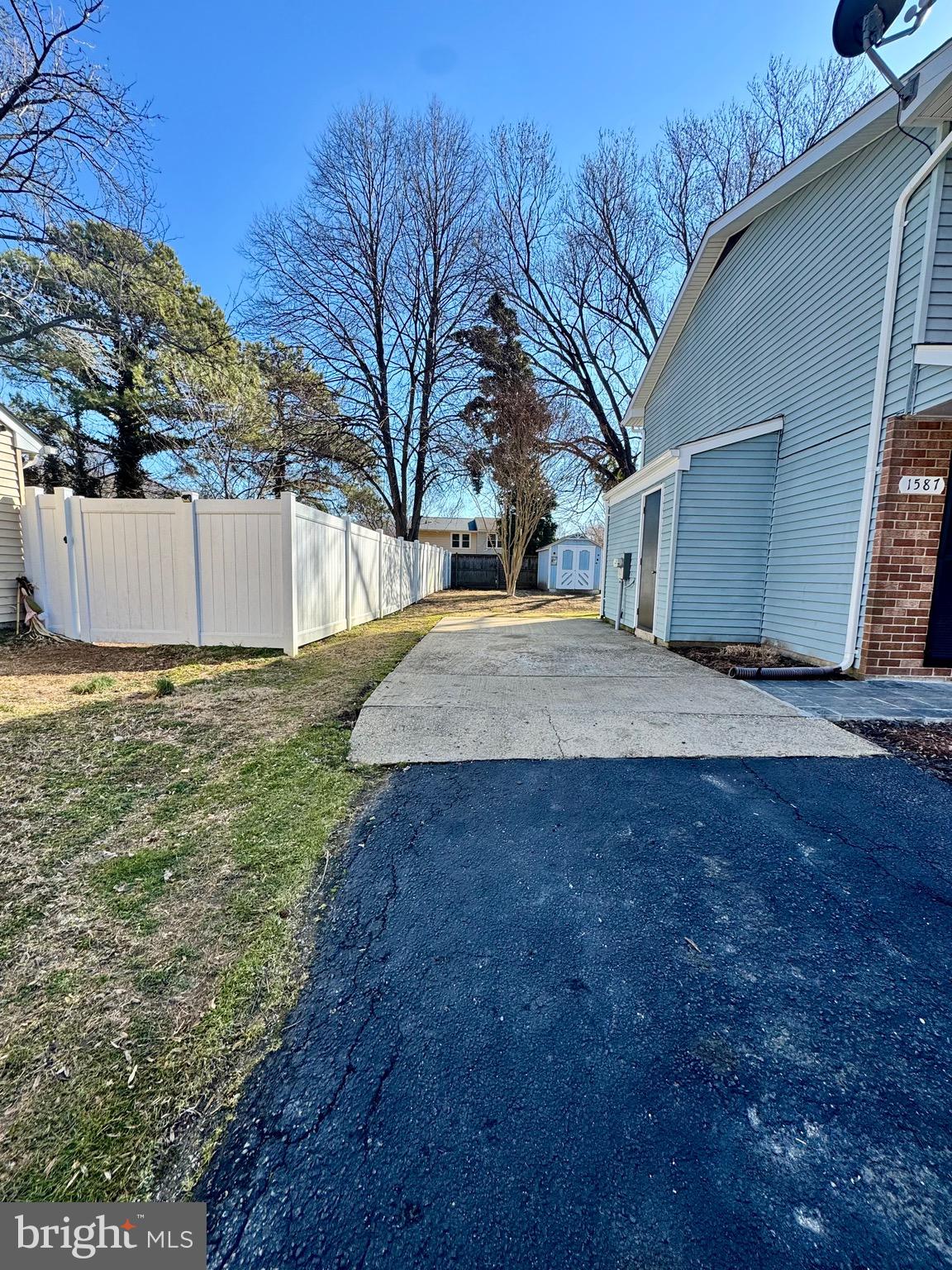 REVELL DOWNS - Residential Lease