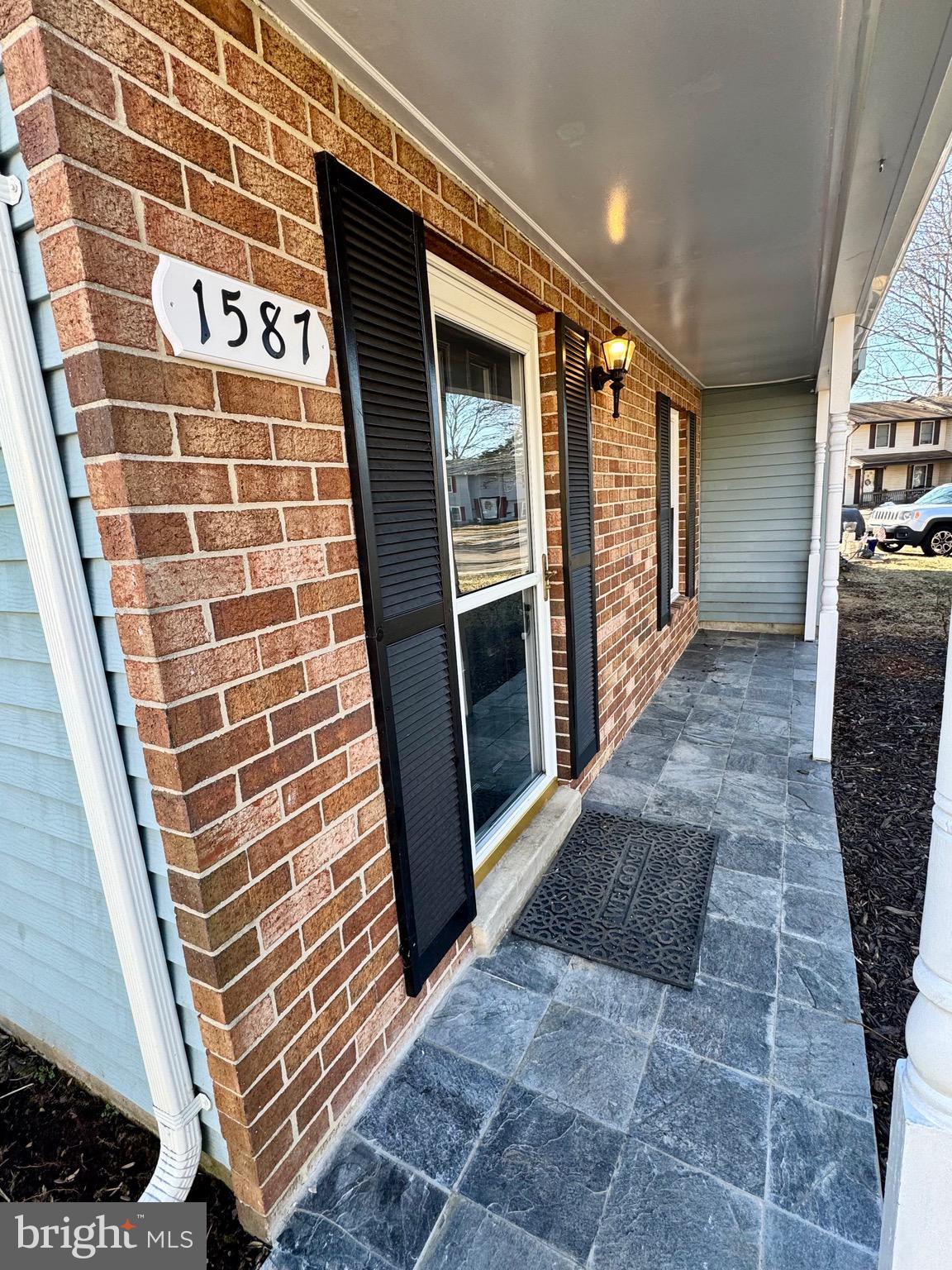 REVELL DOWNS - Residential Lease