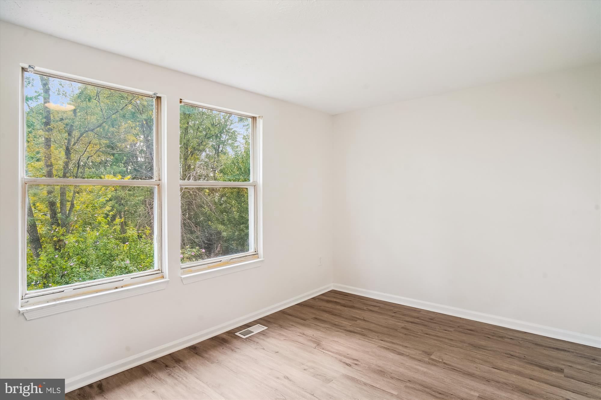 HILLCREST ORCHARDS - Residential Lease