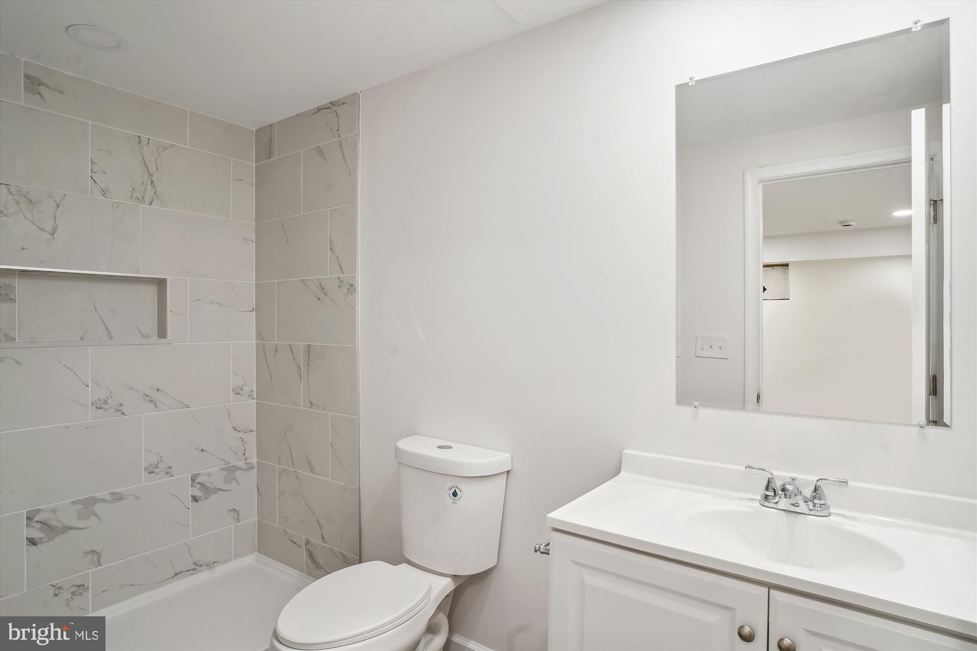 HILLCREST ORCHARDS - Residential Lease