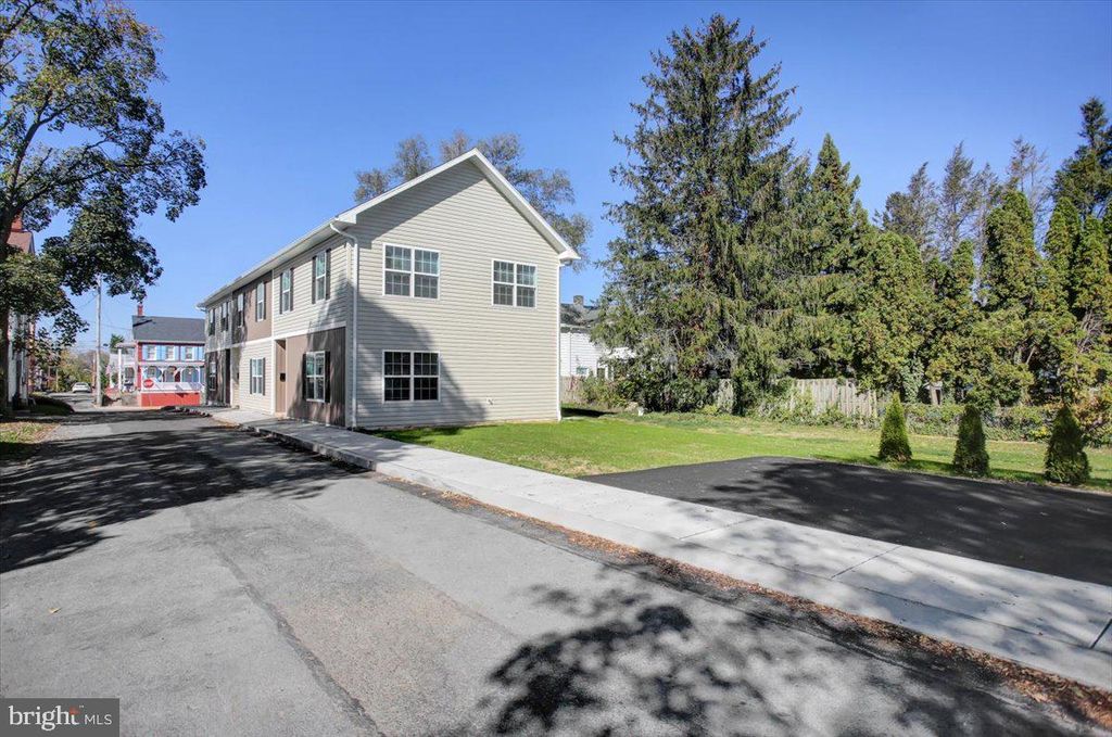 Photo of 30 Dahlgren Street E, GREENCASTLE, PA 17225 (MLS # PAFL2030878)