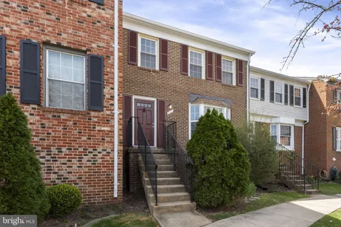 941 Sherwood Court, Sterling, VA MLS: VALO2097294