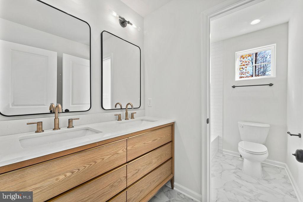 LAKE FOREST - Residential