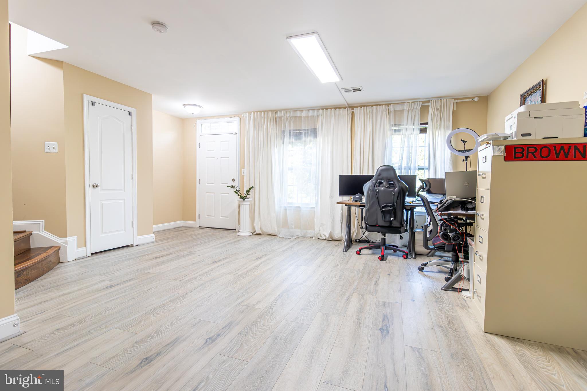 RIVER OAKS - Residential Lease