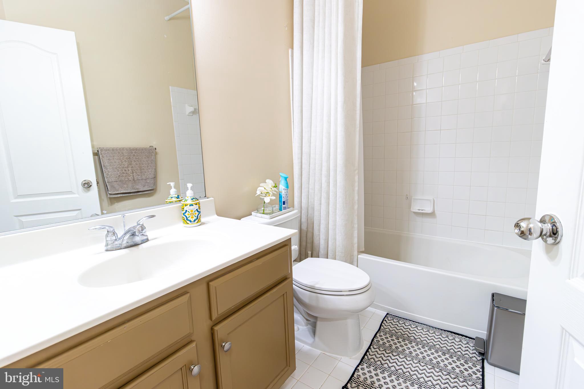 RIVER OAKS - Residential Lease