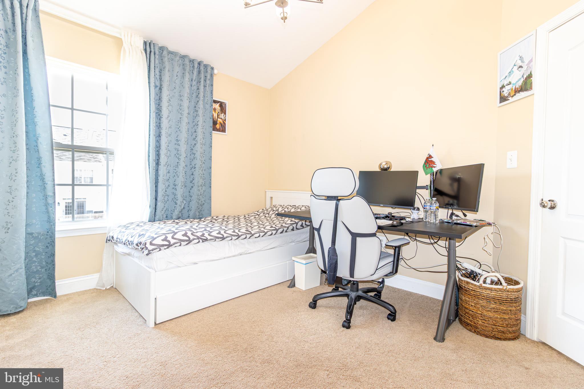 RIVER OAKS - Residential Lease