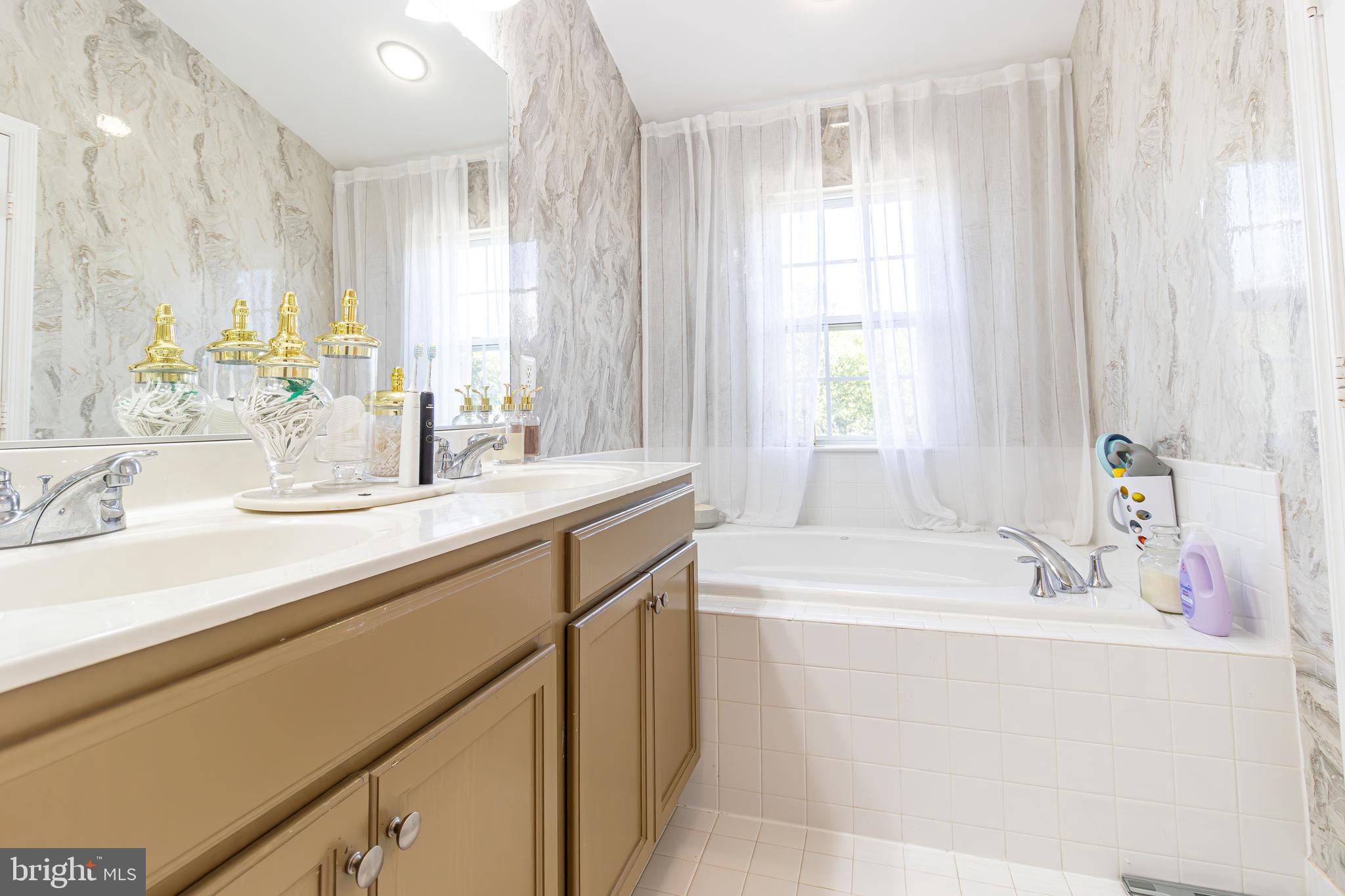 RIVER OAKS - Residential Lease