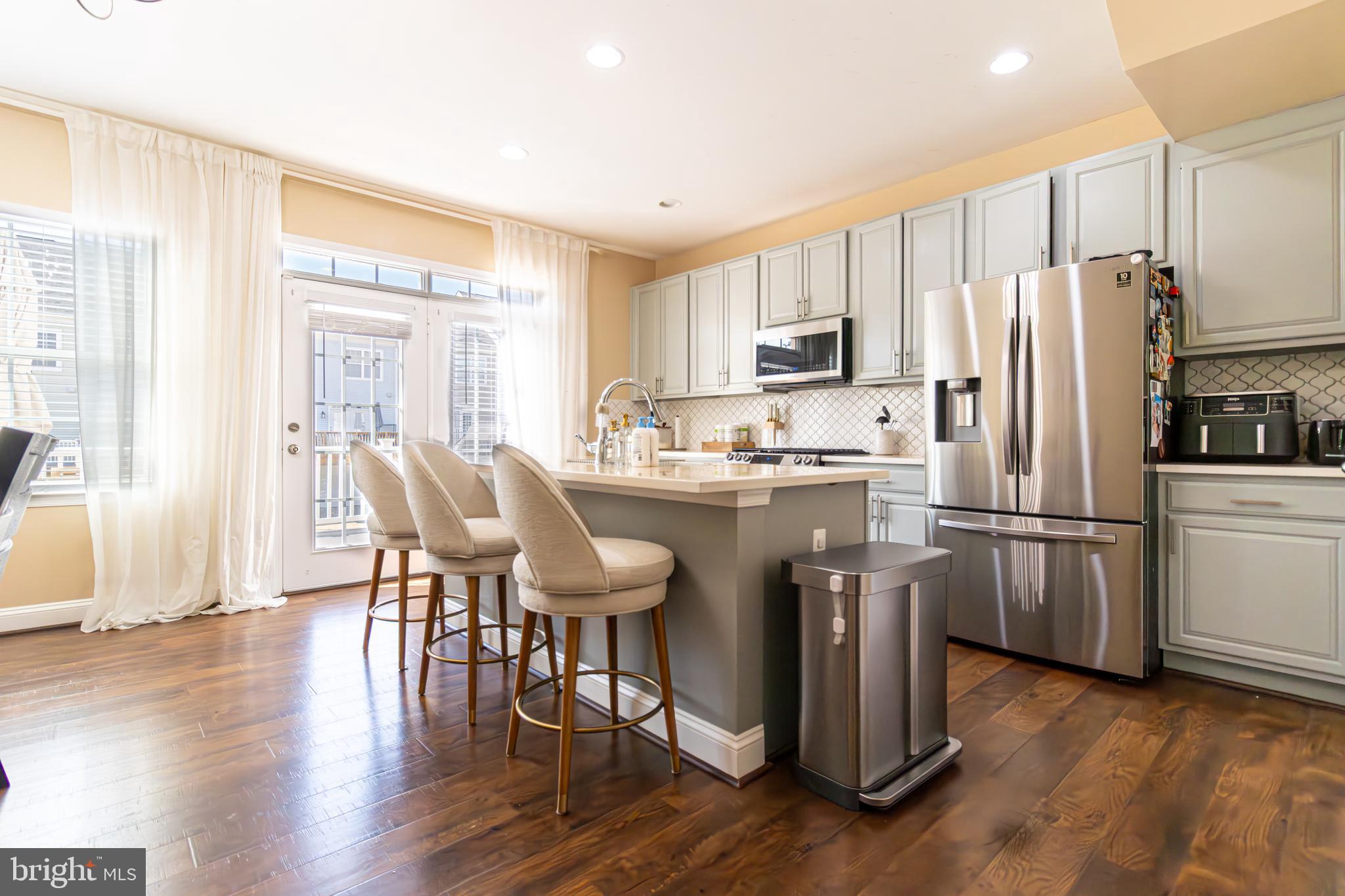 RIVER OAKS - Residential Lease