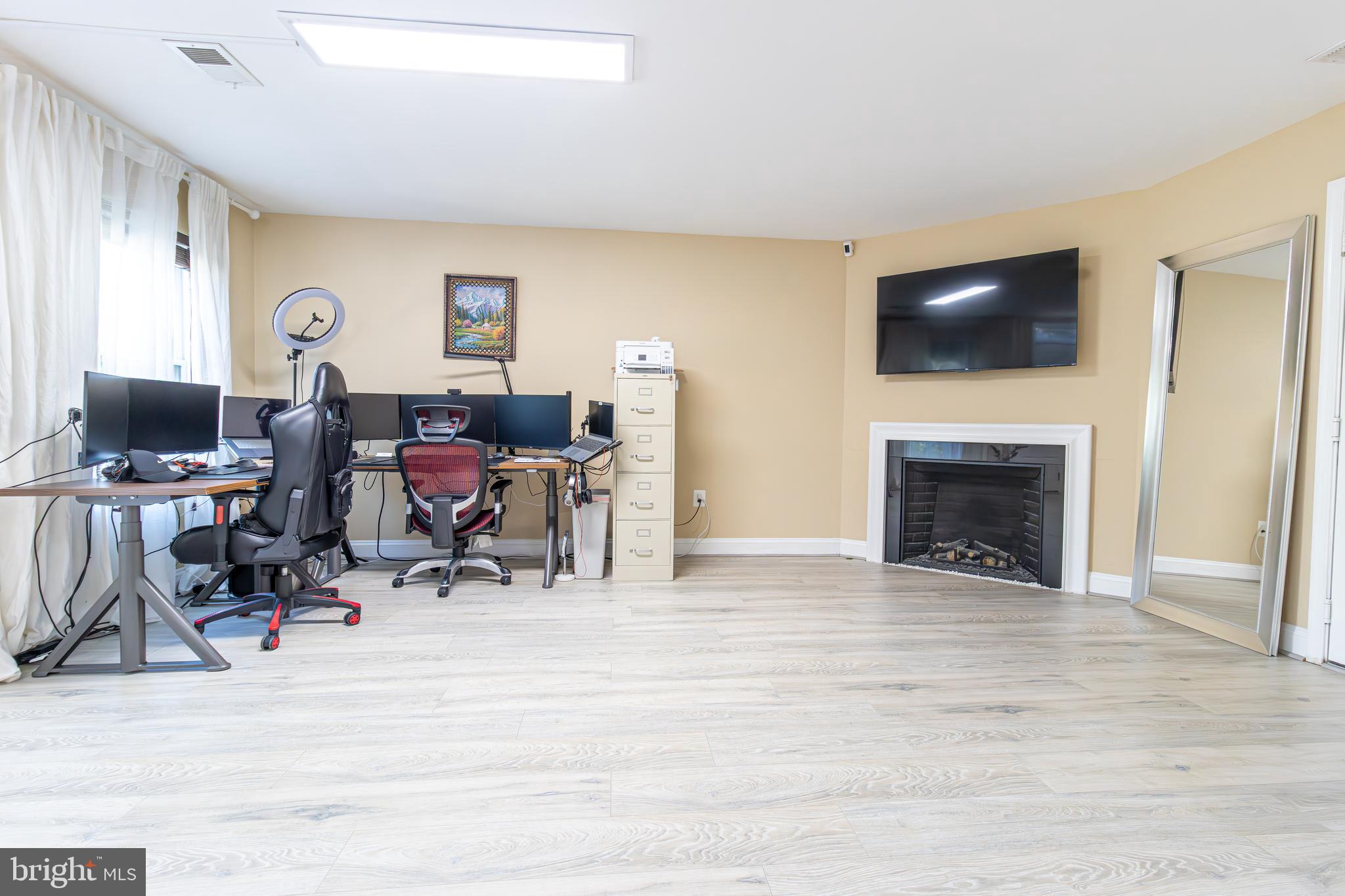 RIVER OAKS - Residential Lease