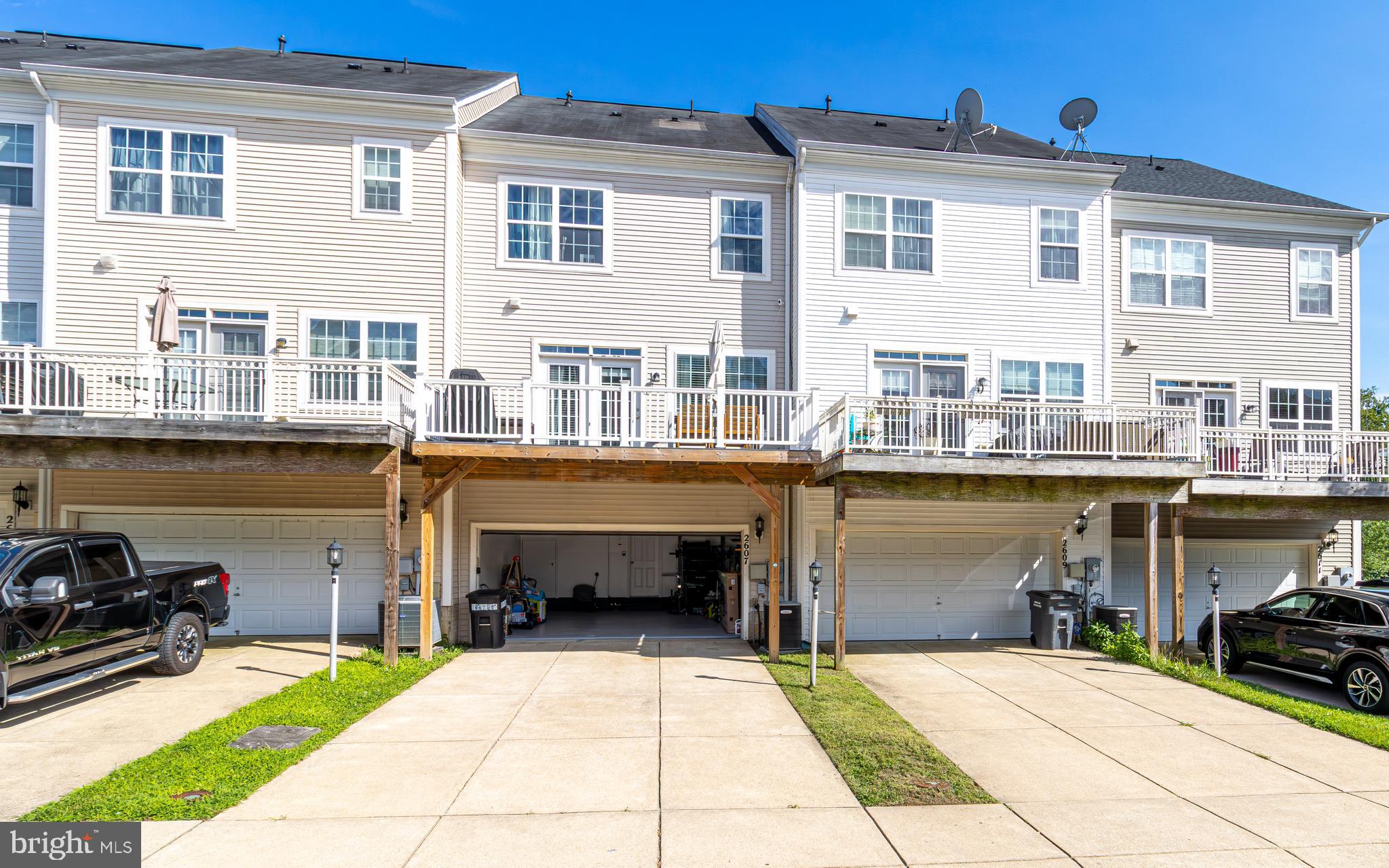 RIVER OAKS - Residential Lease