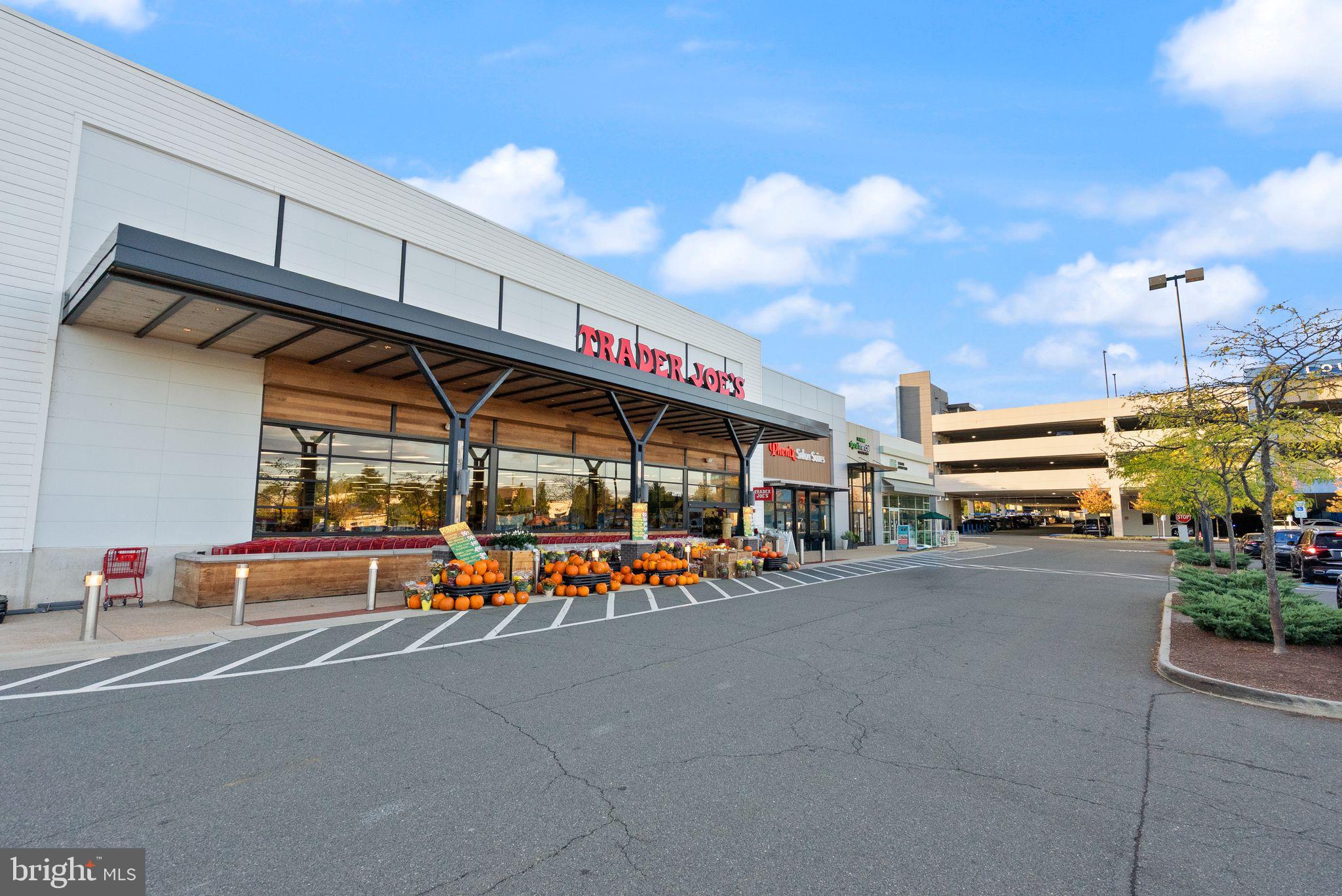 ONE LOUDOUN - Residential