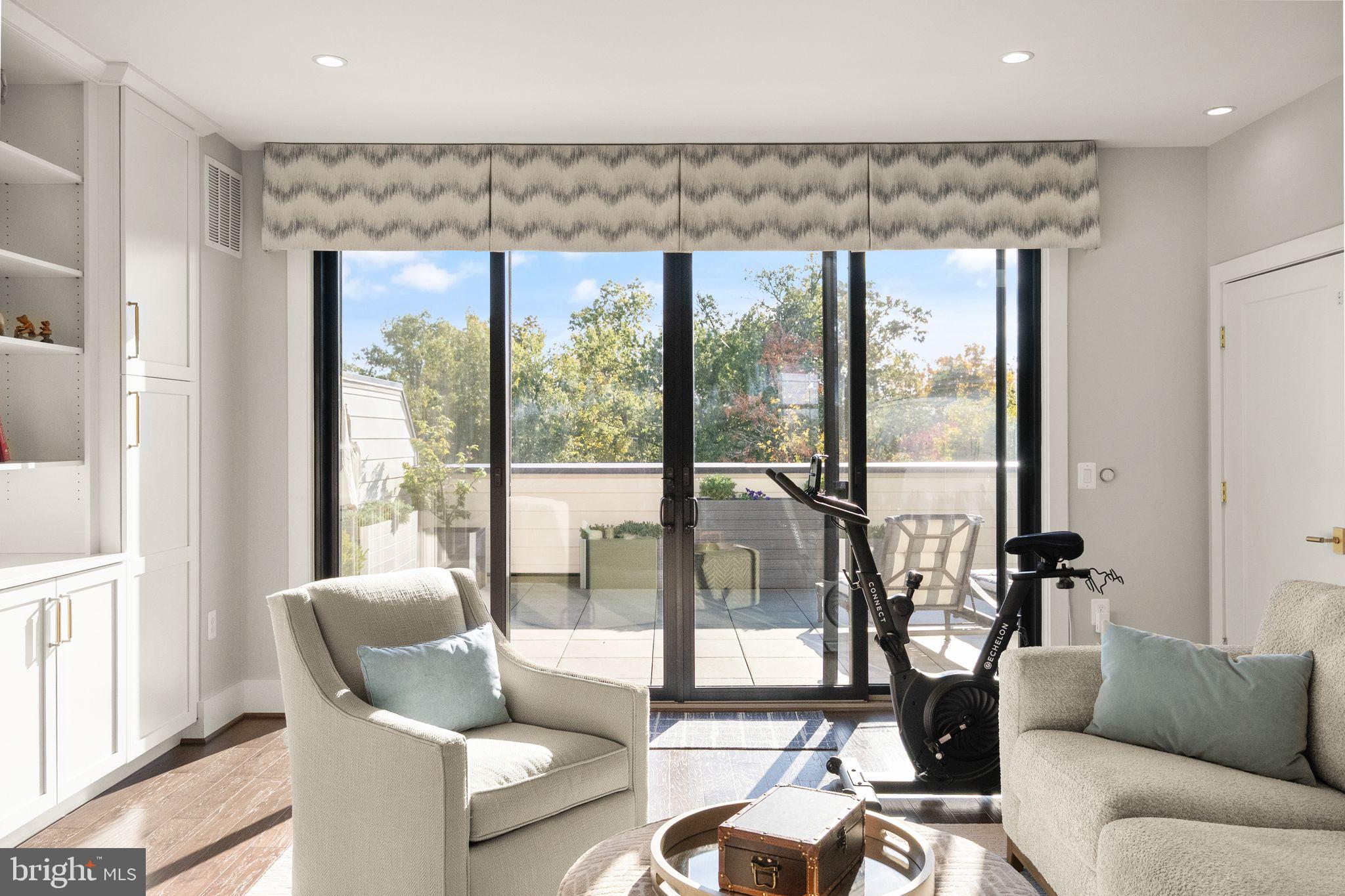 ONE LOUDOUN - Residential