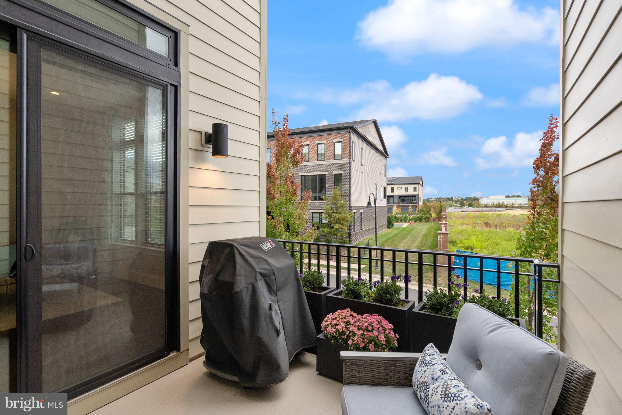 ONE LOUDOUN - Residential