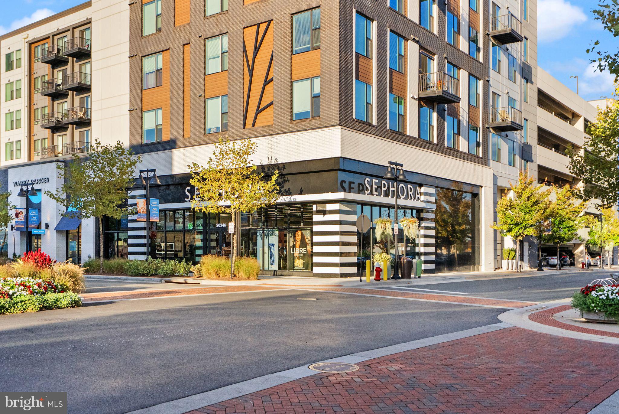 ONE LOUDOUN - Residential