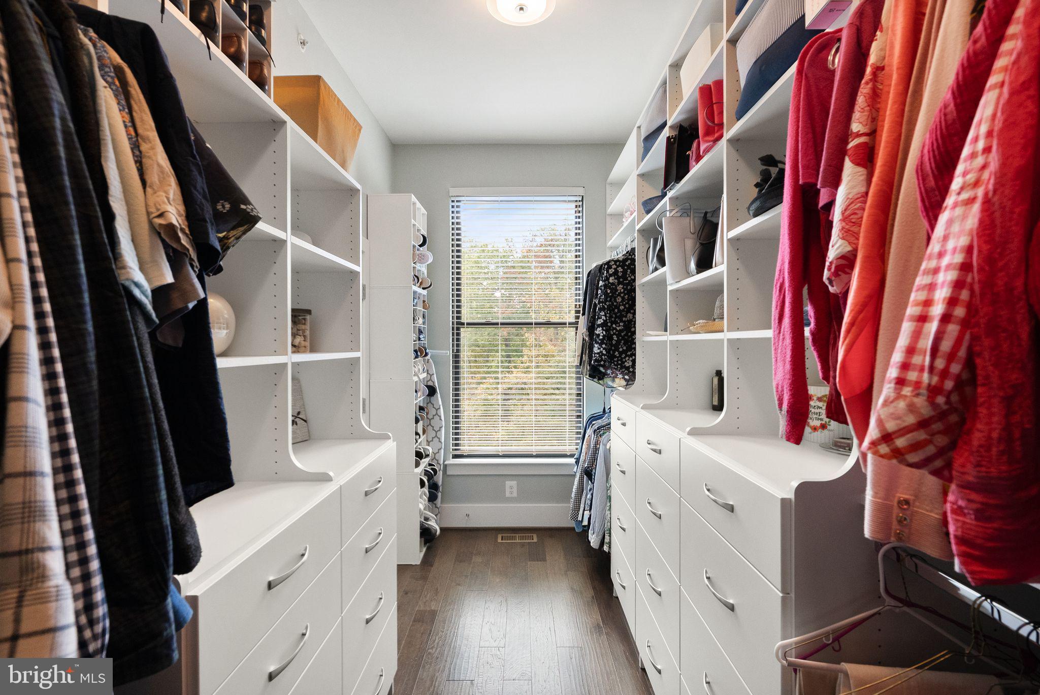 ONE LOUDOUN - Residential