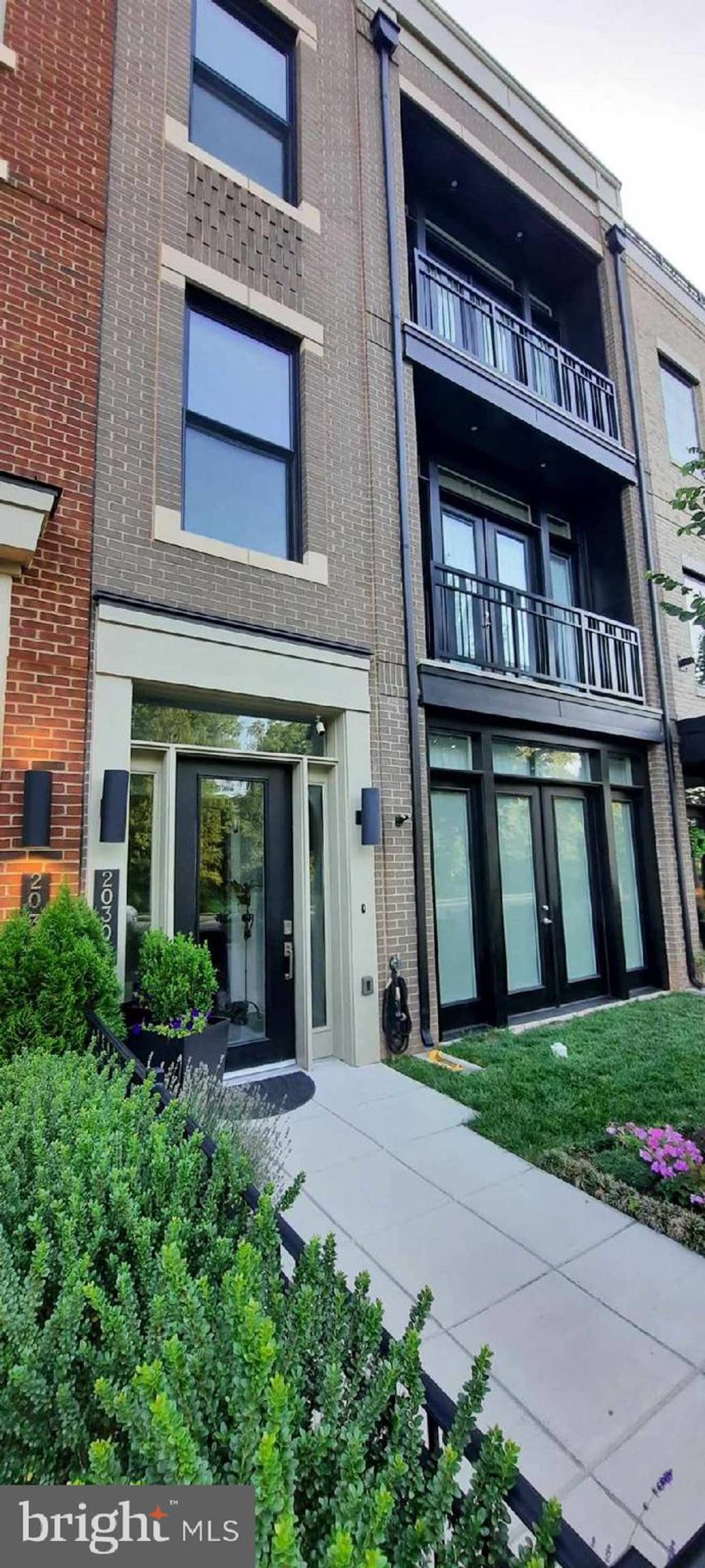 Photo of 20304 Northpark Drive, ASHBURN, VA 20147 (MLS # VALO2108398)